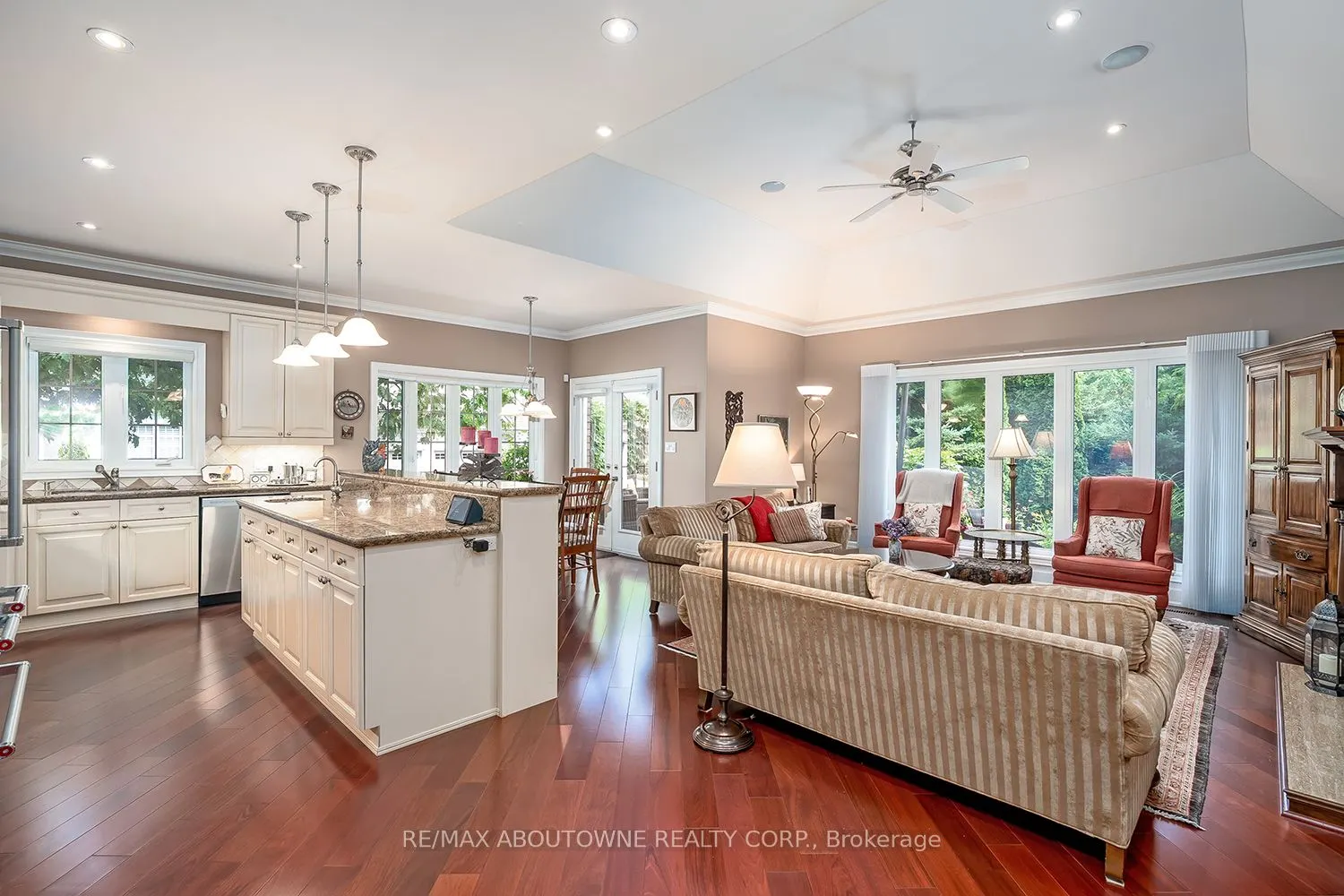 2375 Ravine Gate