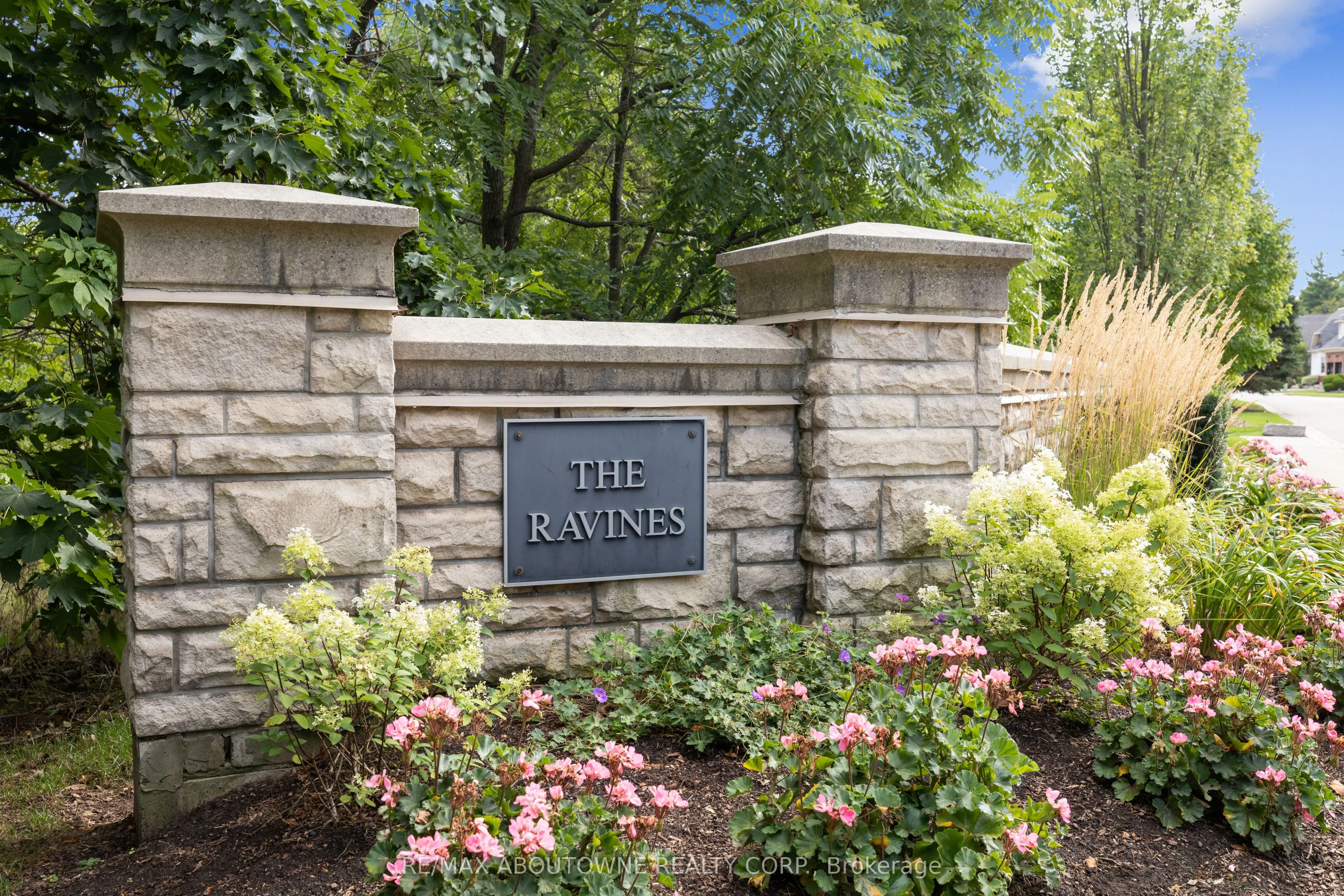 2375 Ravine Gate