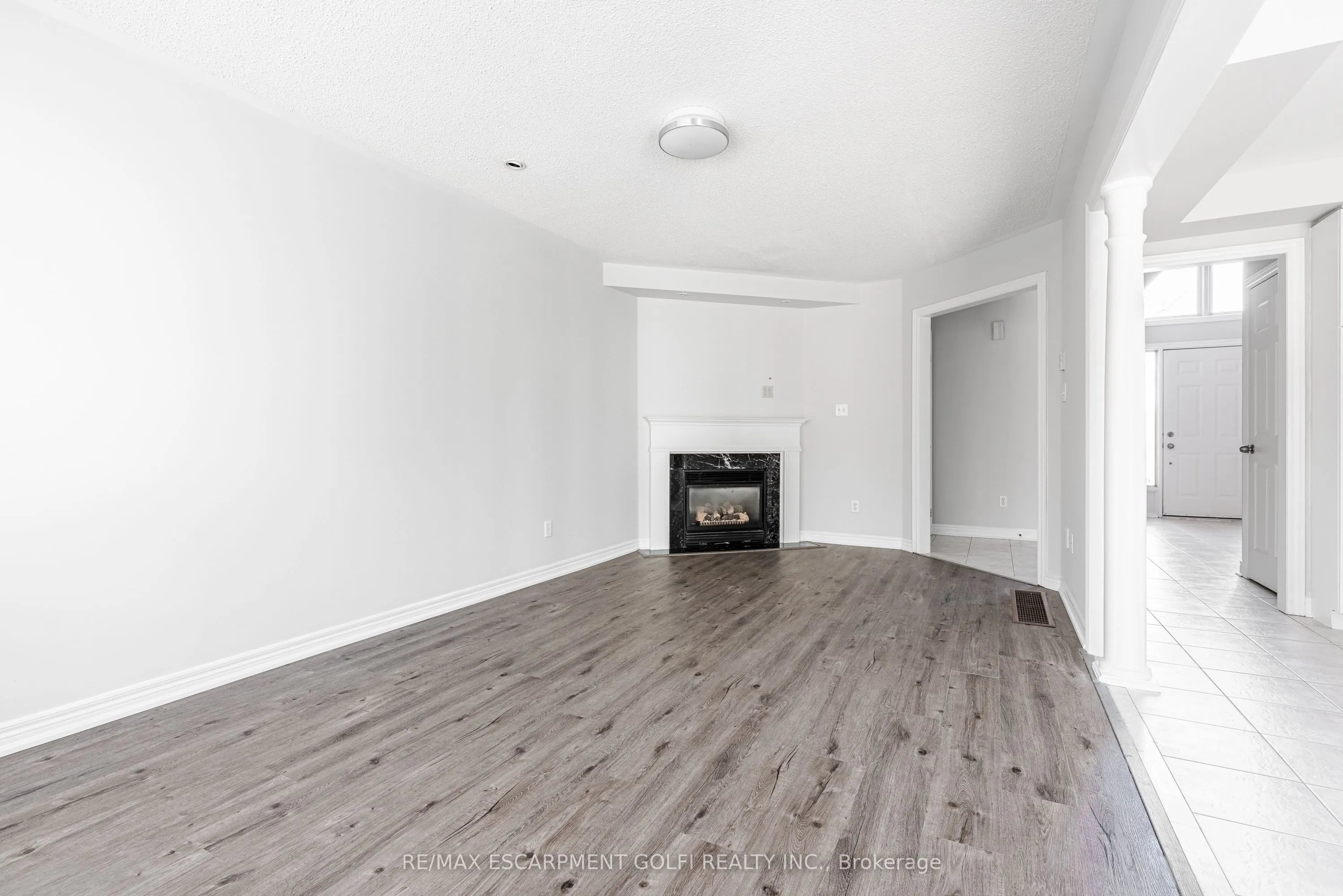 2529 Longridge Crescent