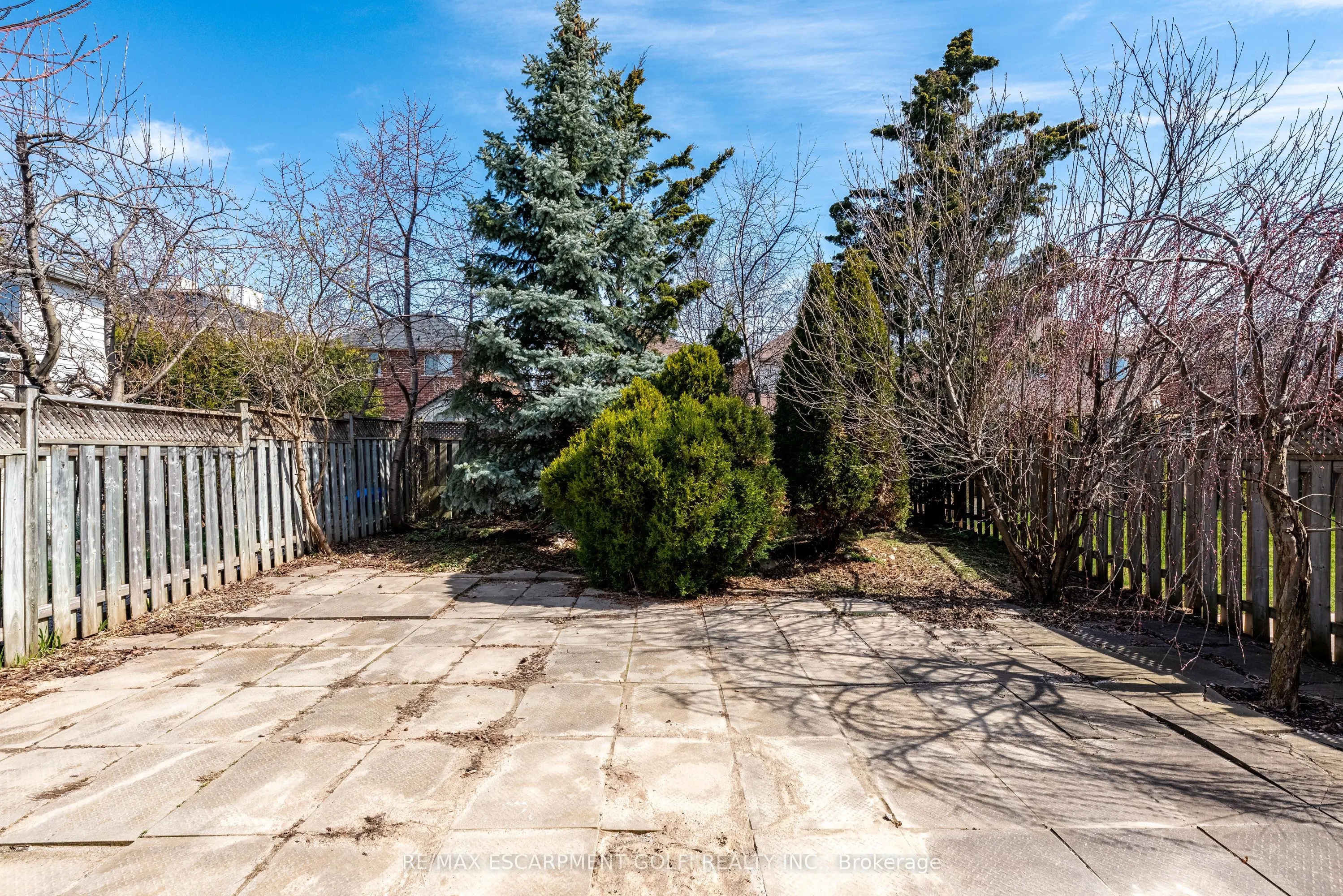 2529 Longridge Crescent
