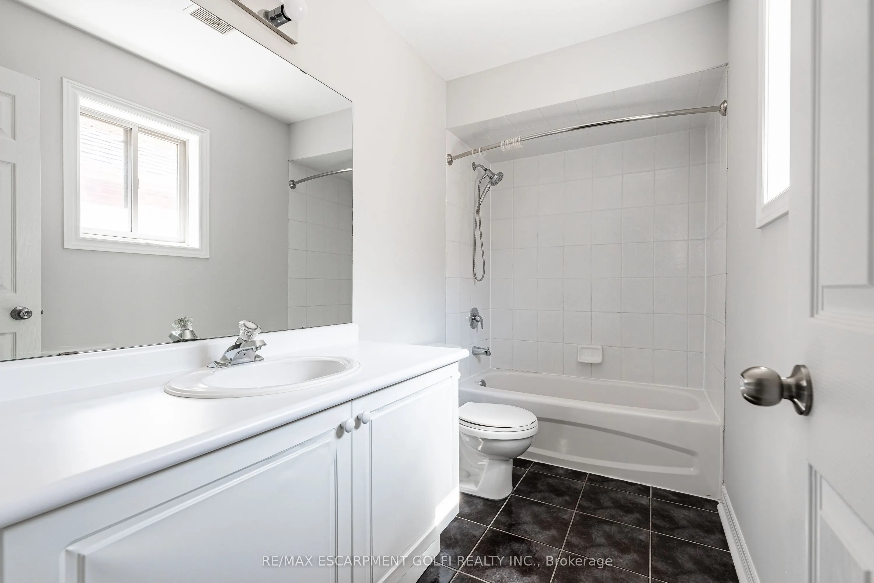 2529 Longridge Crescent