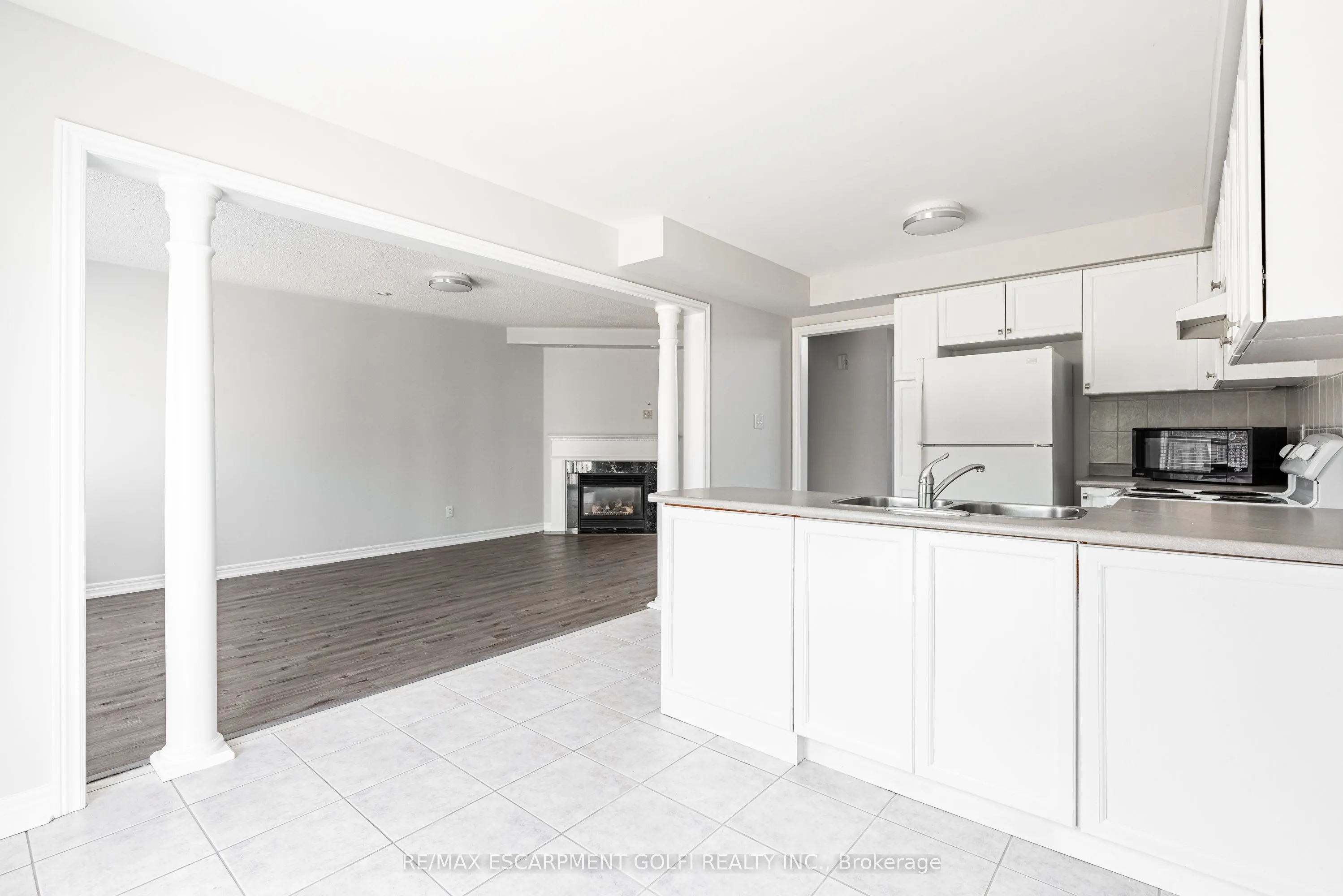 2529 Longridge Crescent