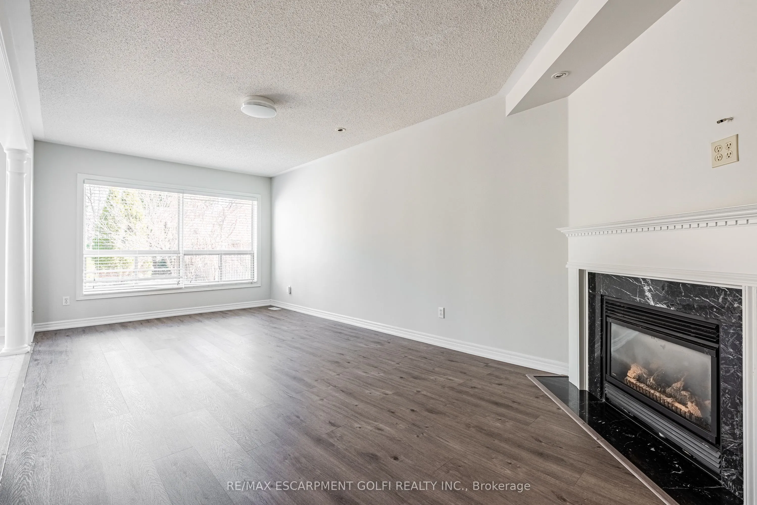 2529 Longridge Crescent