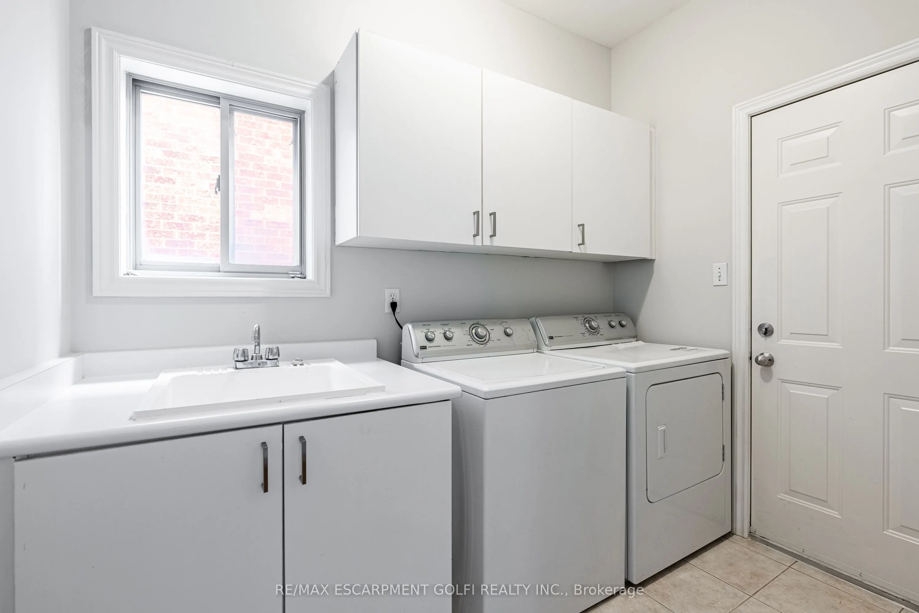 2529 Longridge Crescent