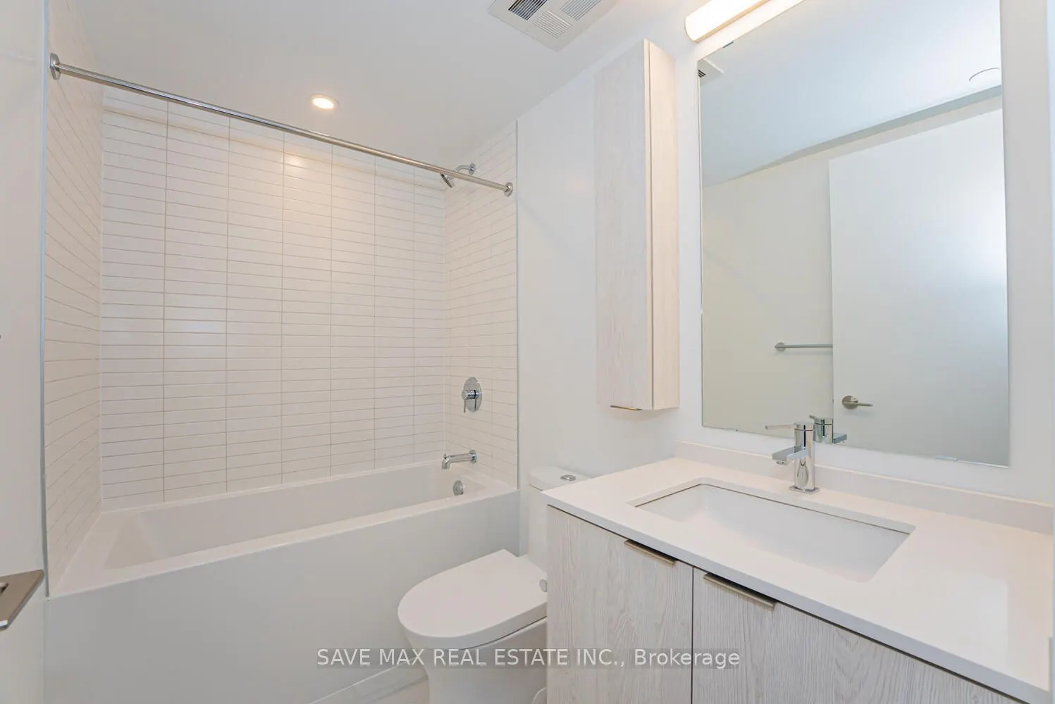 86 Dundas Street E, #916