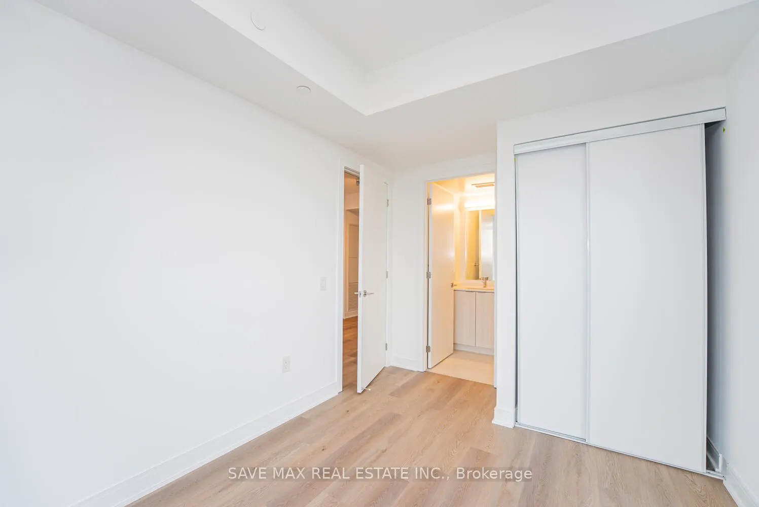 86 Dundas Street E, #916