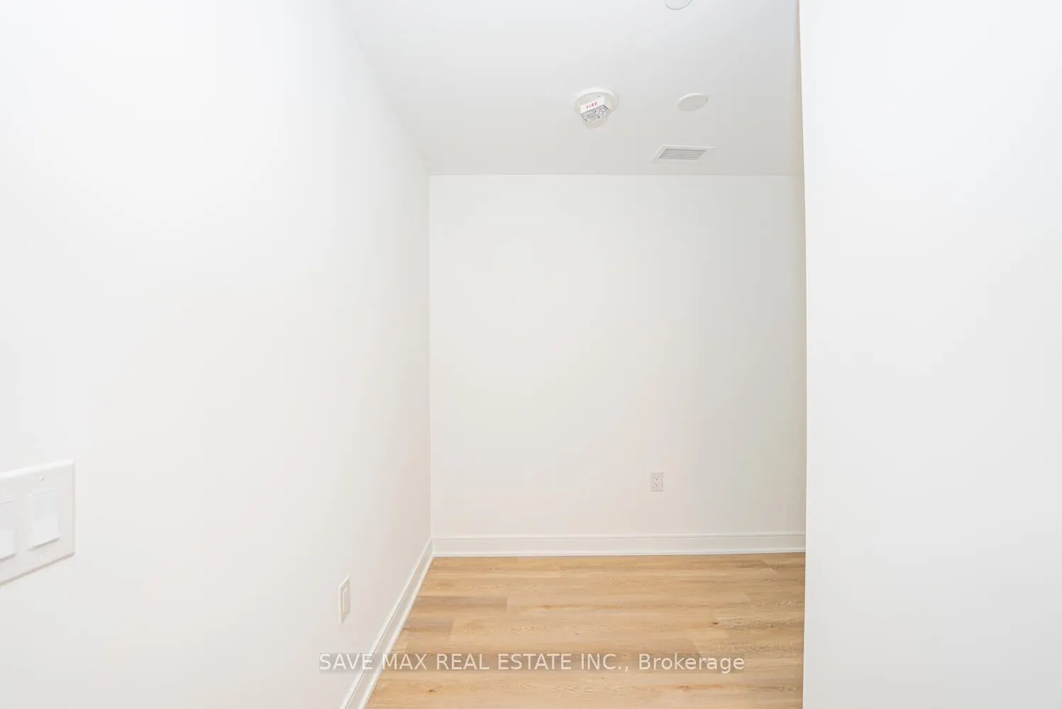 86 Dundas Street E, #916