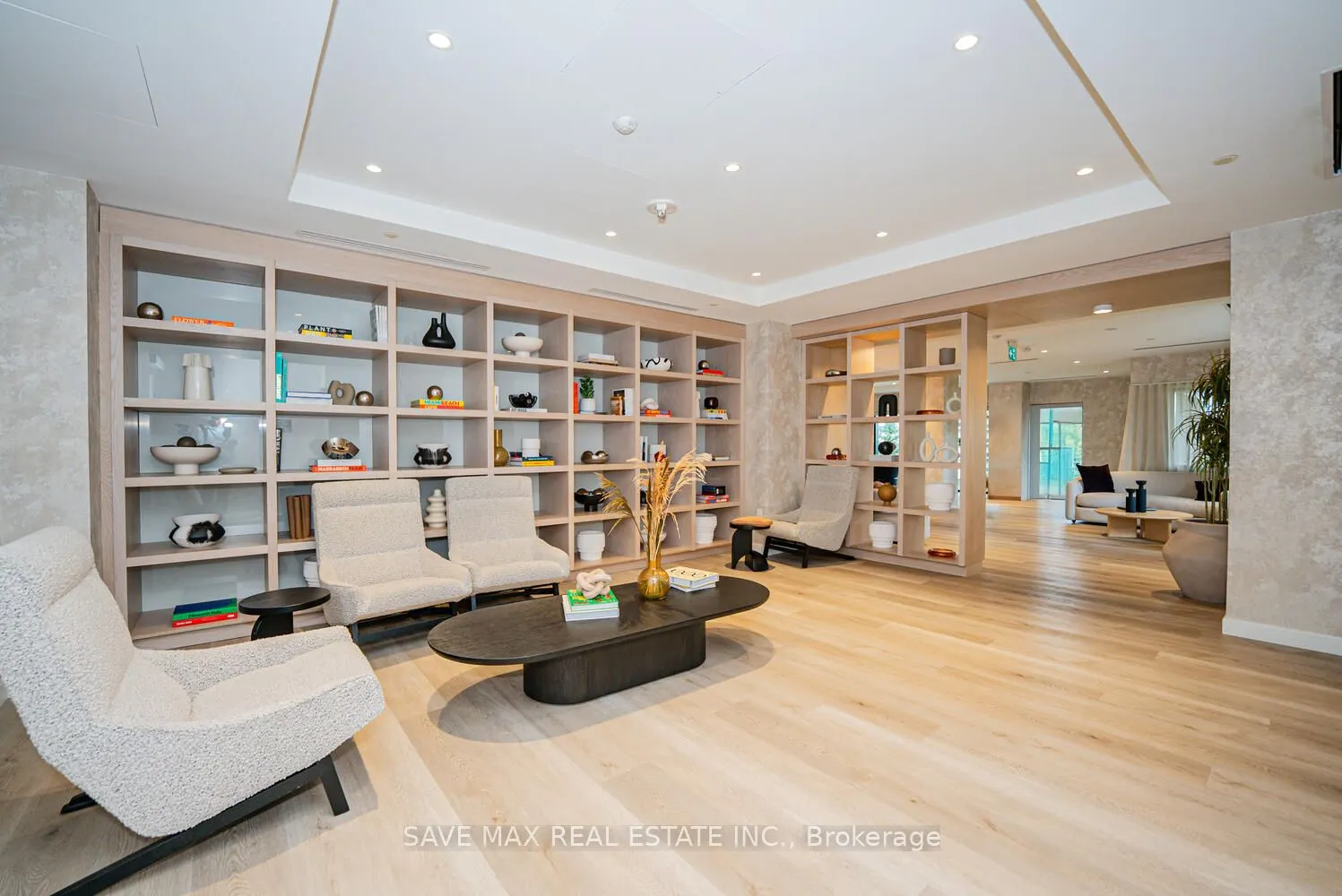 86 Dundas Street E, #916