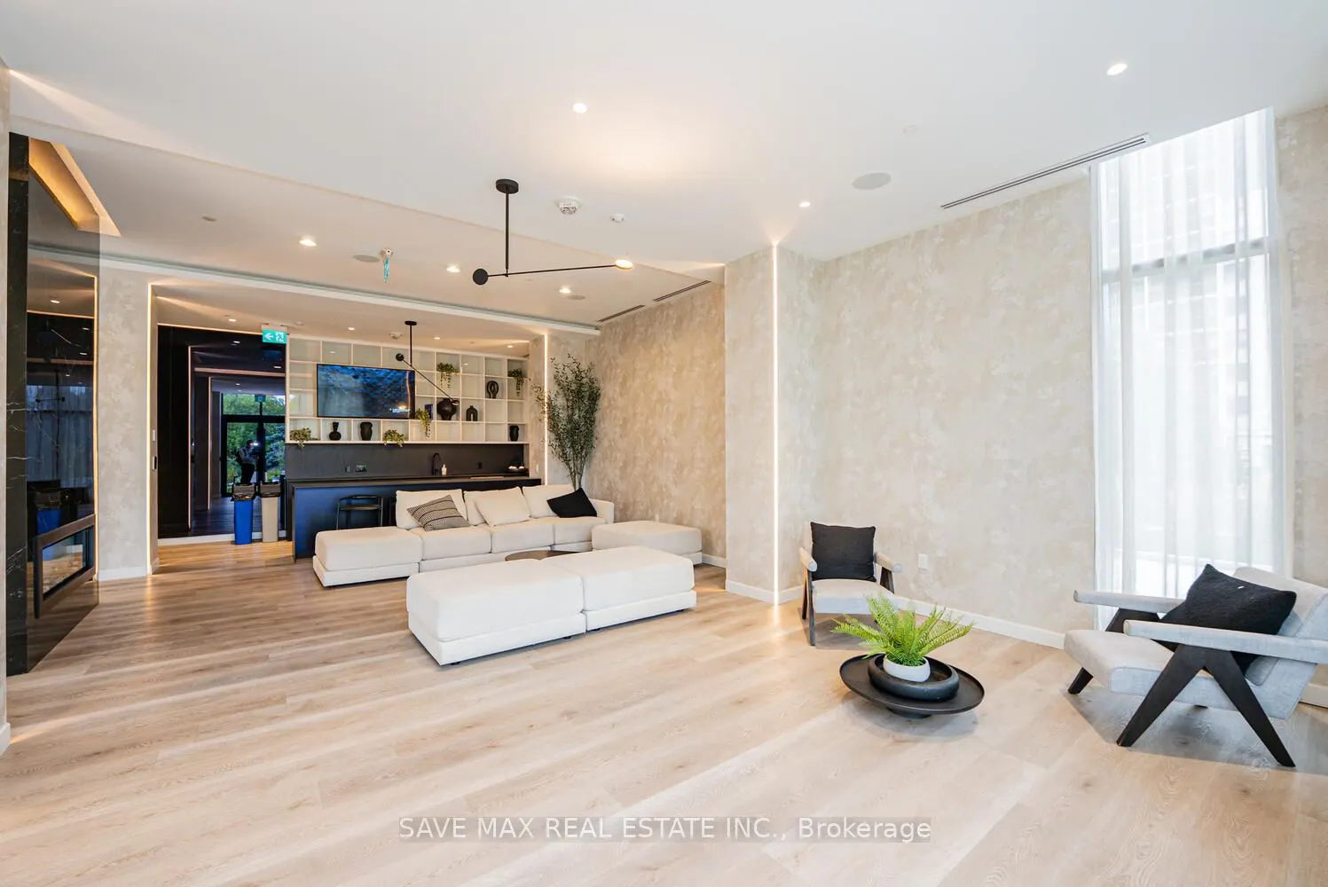 86 Dundas Street E, #916