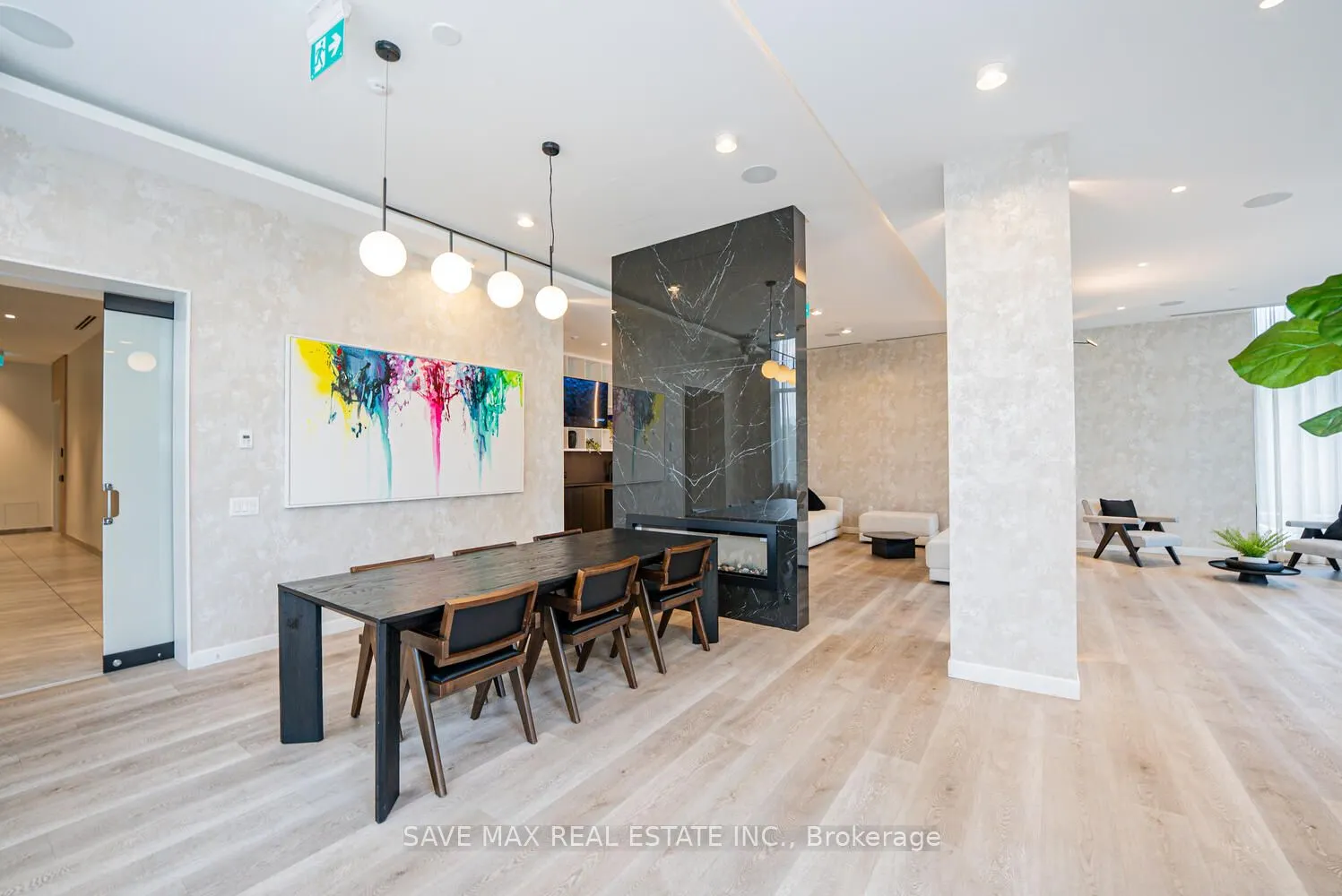 86 Dundas Street E, #916