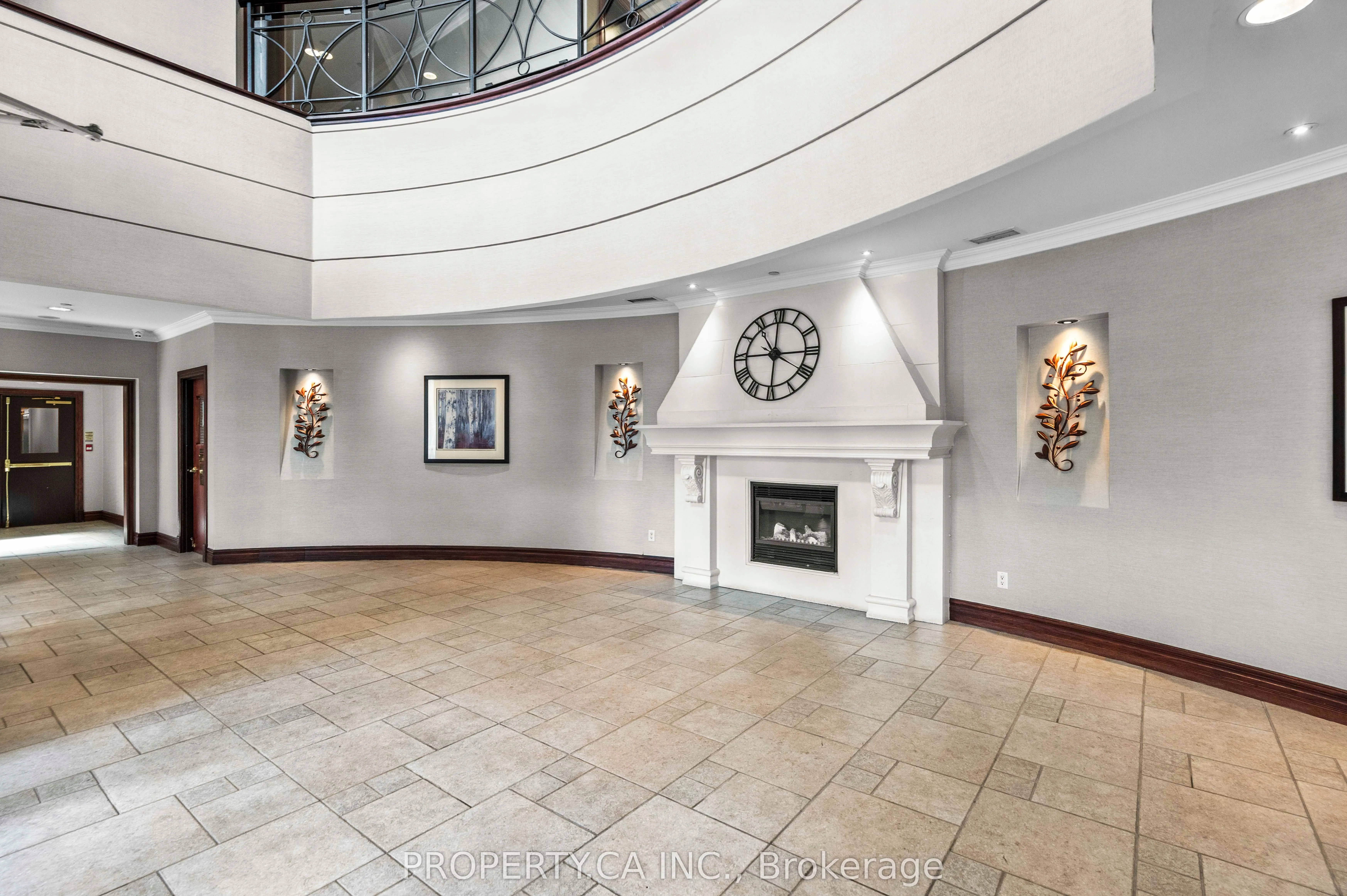2585 Erin Centre Boulevard, #607