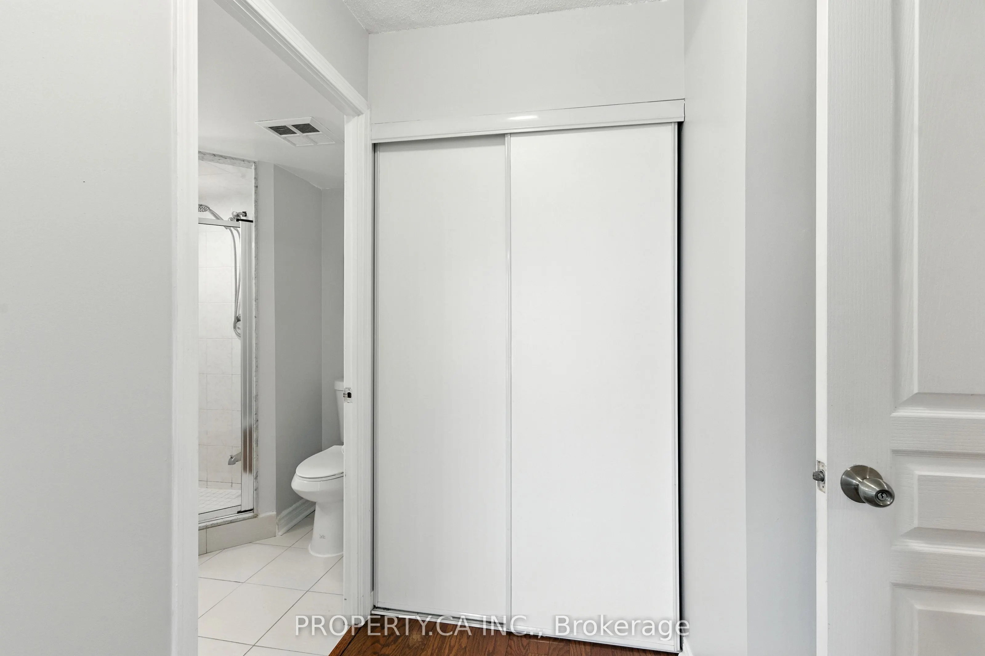 2585 Erin Centre Boulevard, #607