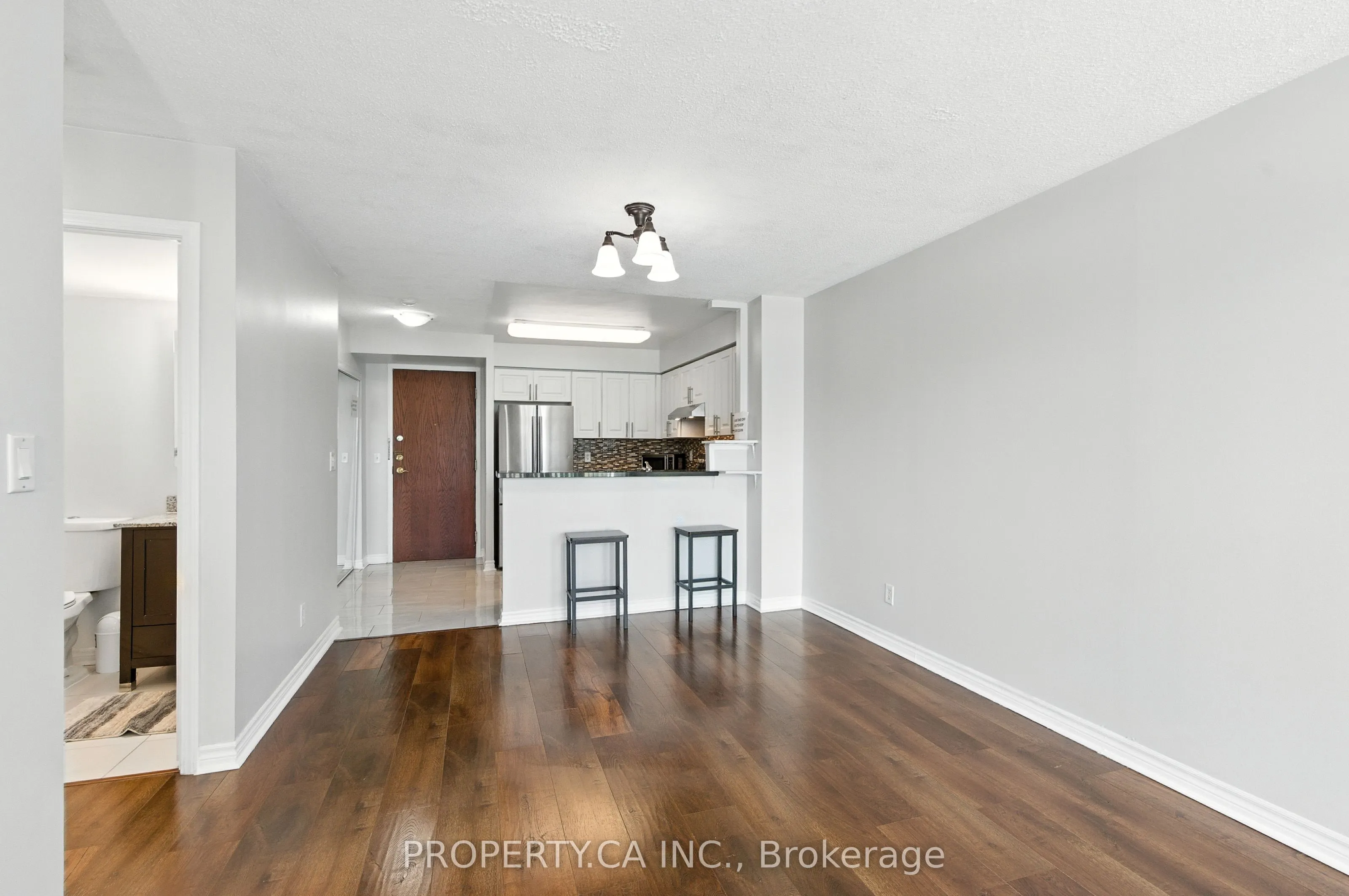 2585 Erin Centre Boulevard, #607