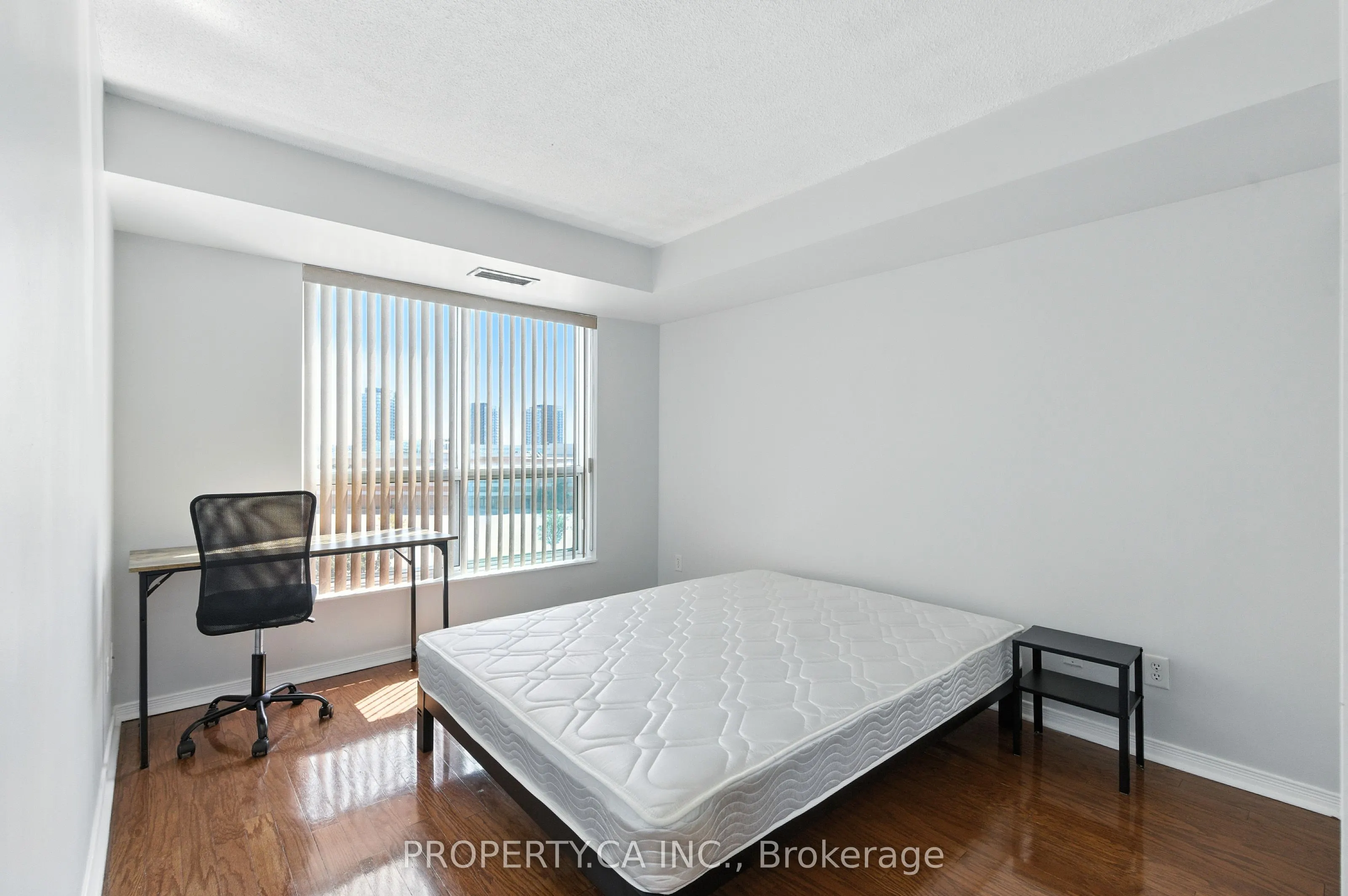 2585 Erin Centre Boulevard, #607