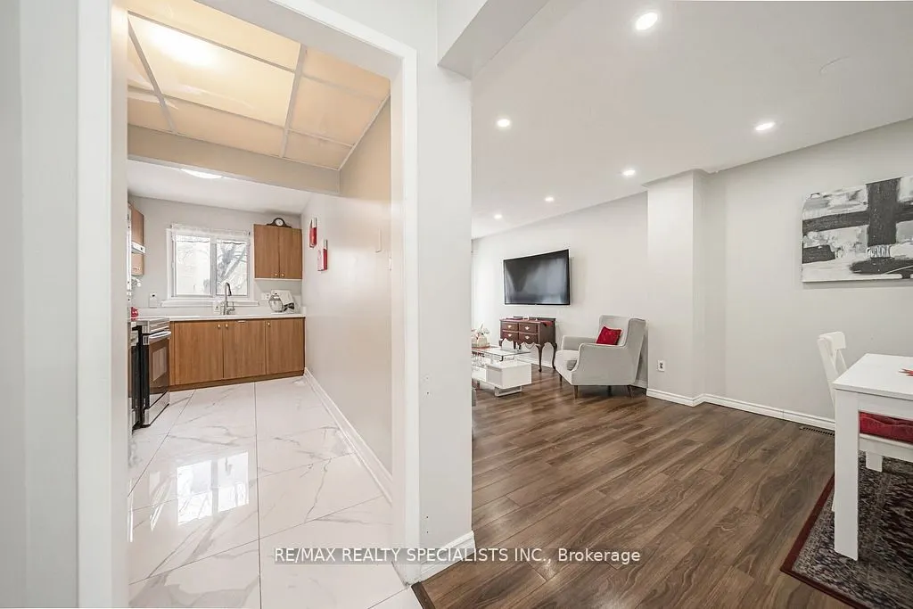 308 Fleetwood Crescent, #308