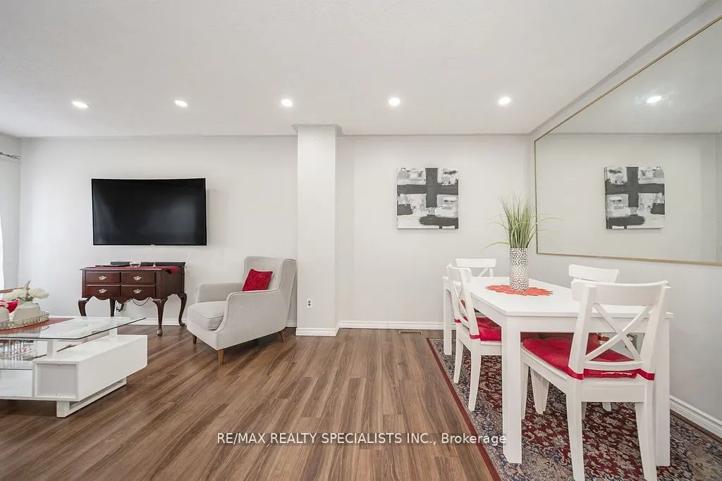 308 Fleetwood Crescent, #308