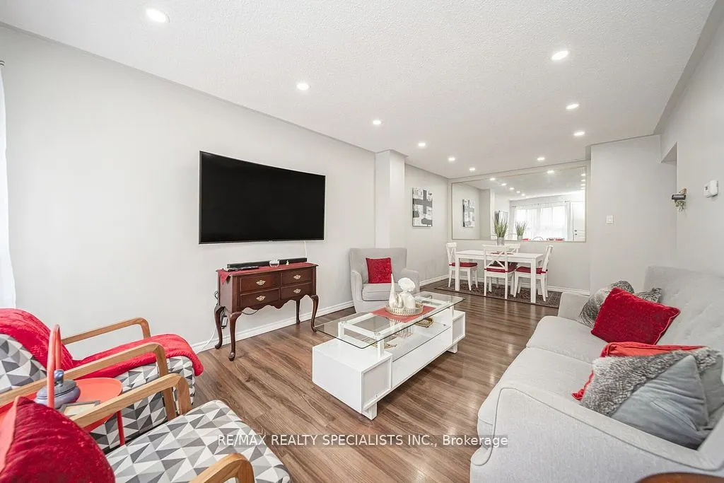 308 Fleetwood Crescent, #308