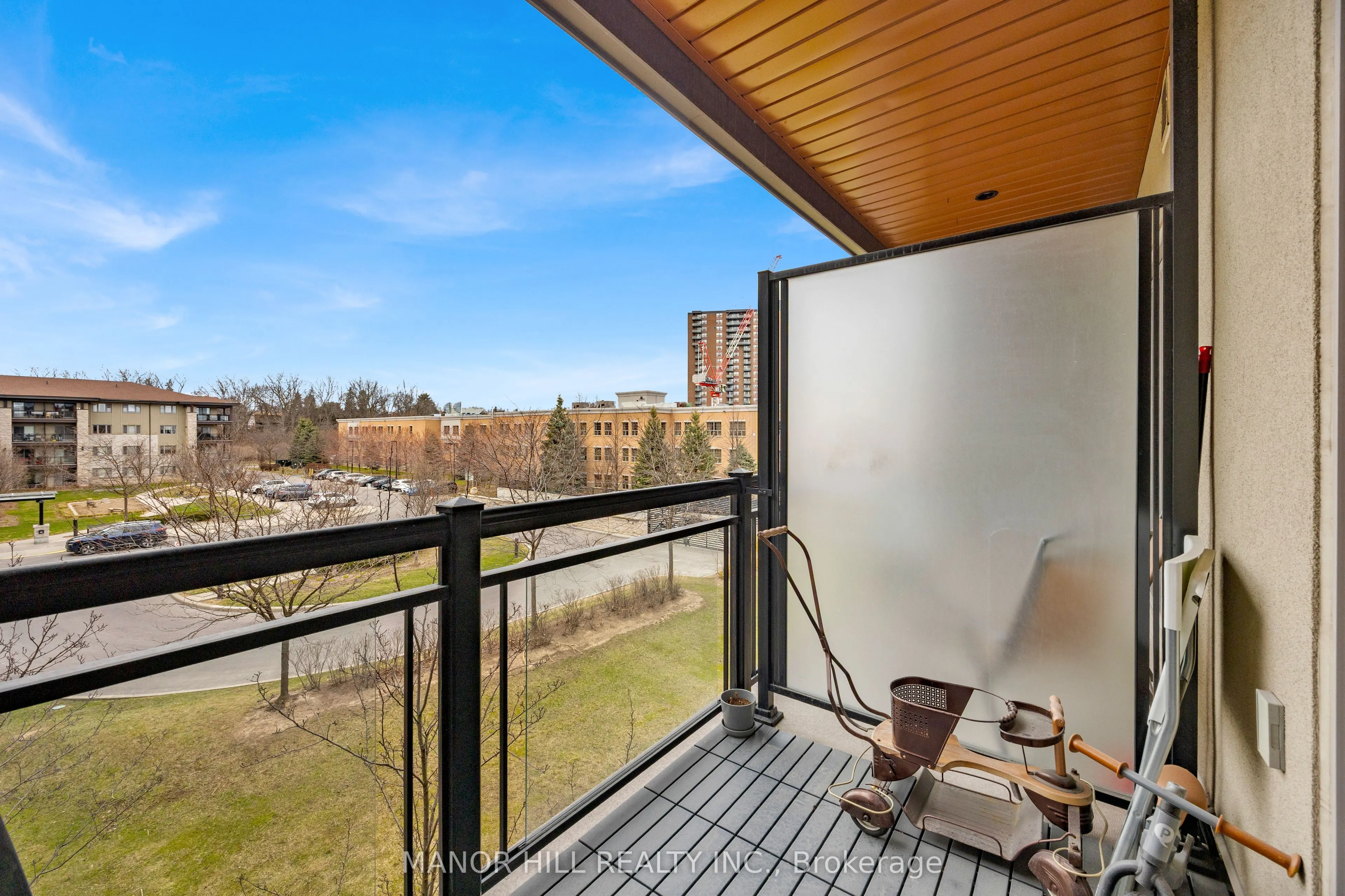 570 Lolita Gardens N, #330