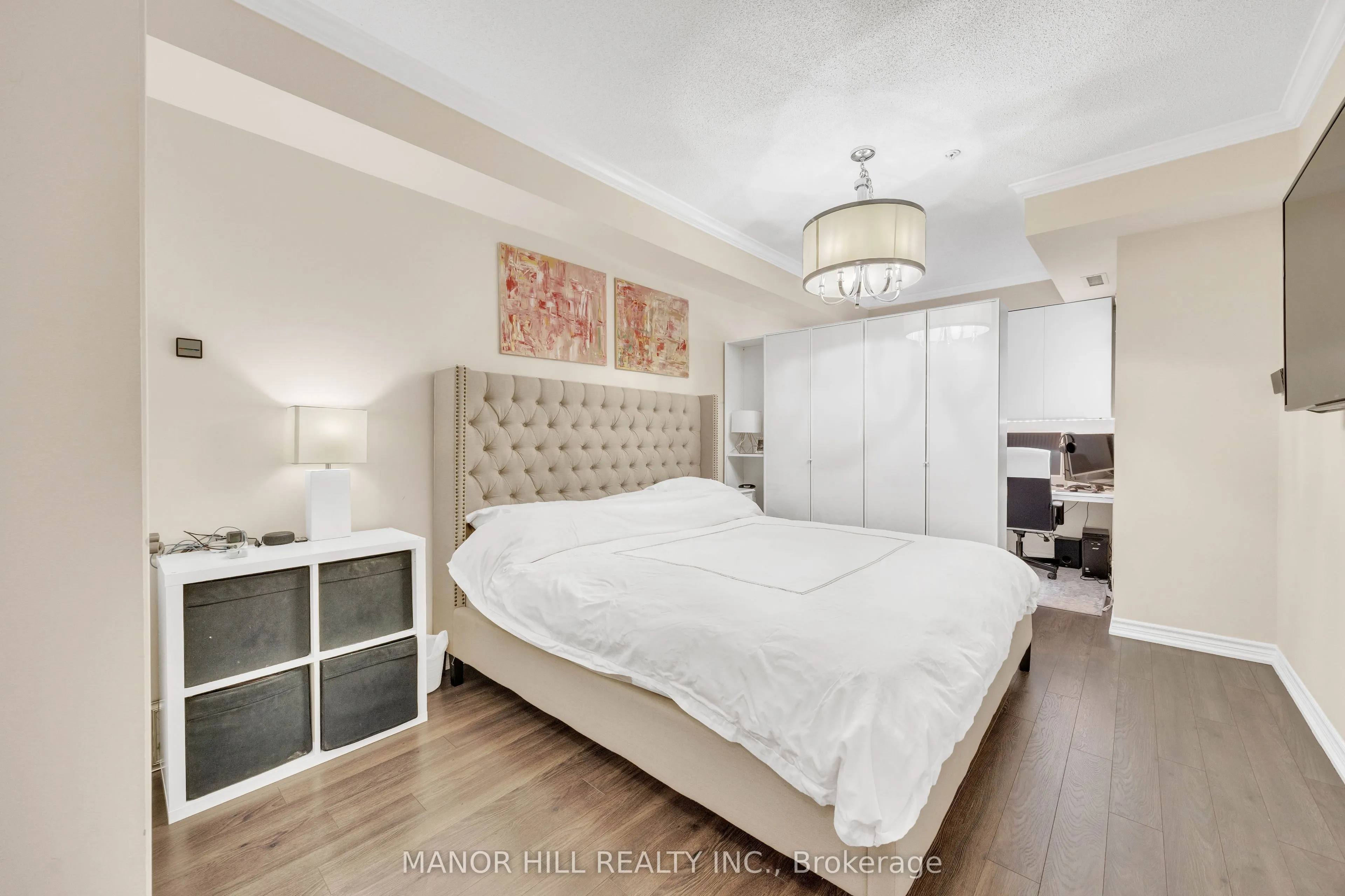570 Lolita Gardens N, #330