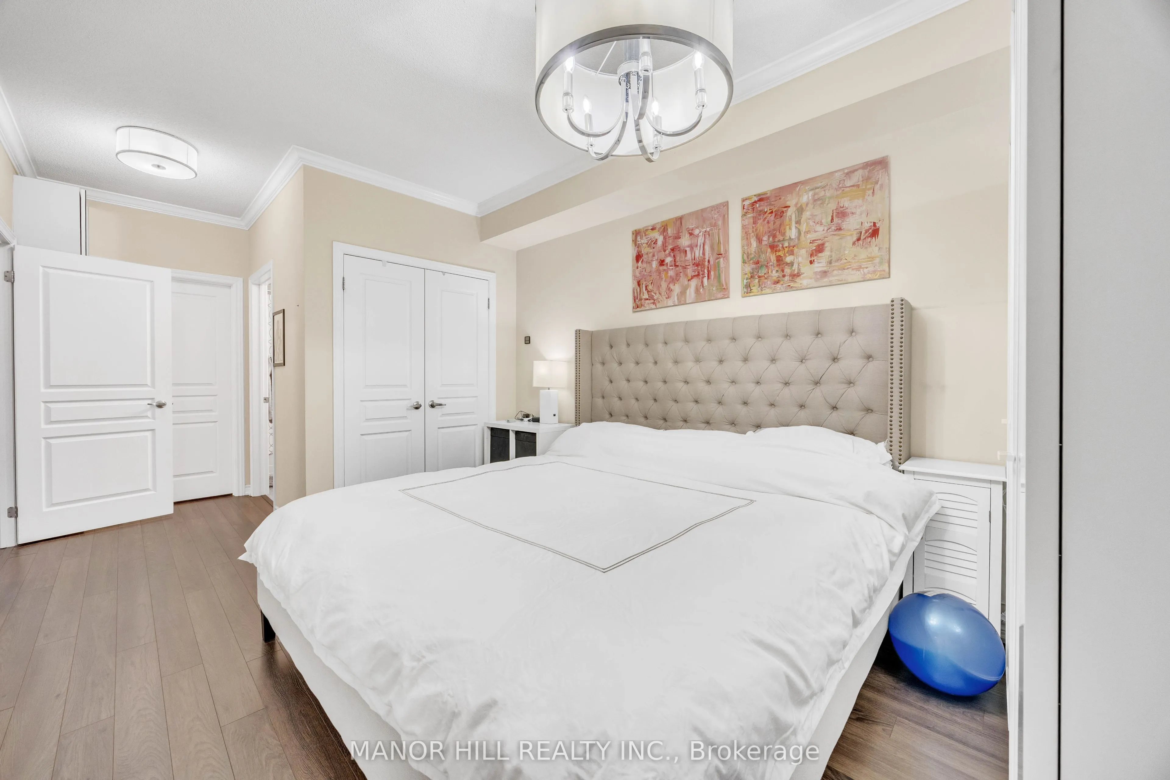 570 Lolita Gardens N, #330