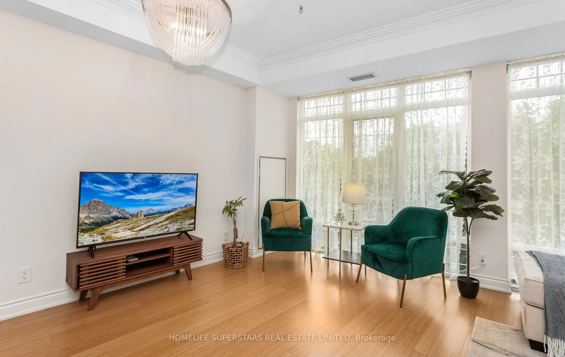 205 Lakeshore Road W, #302