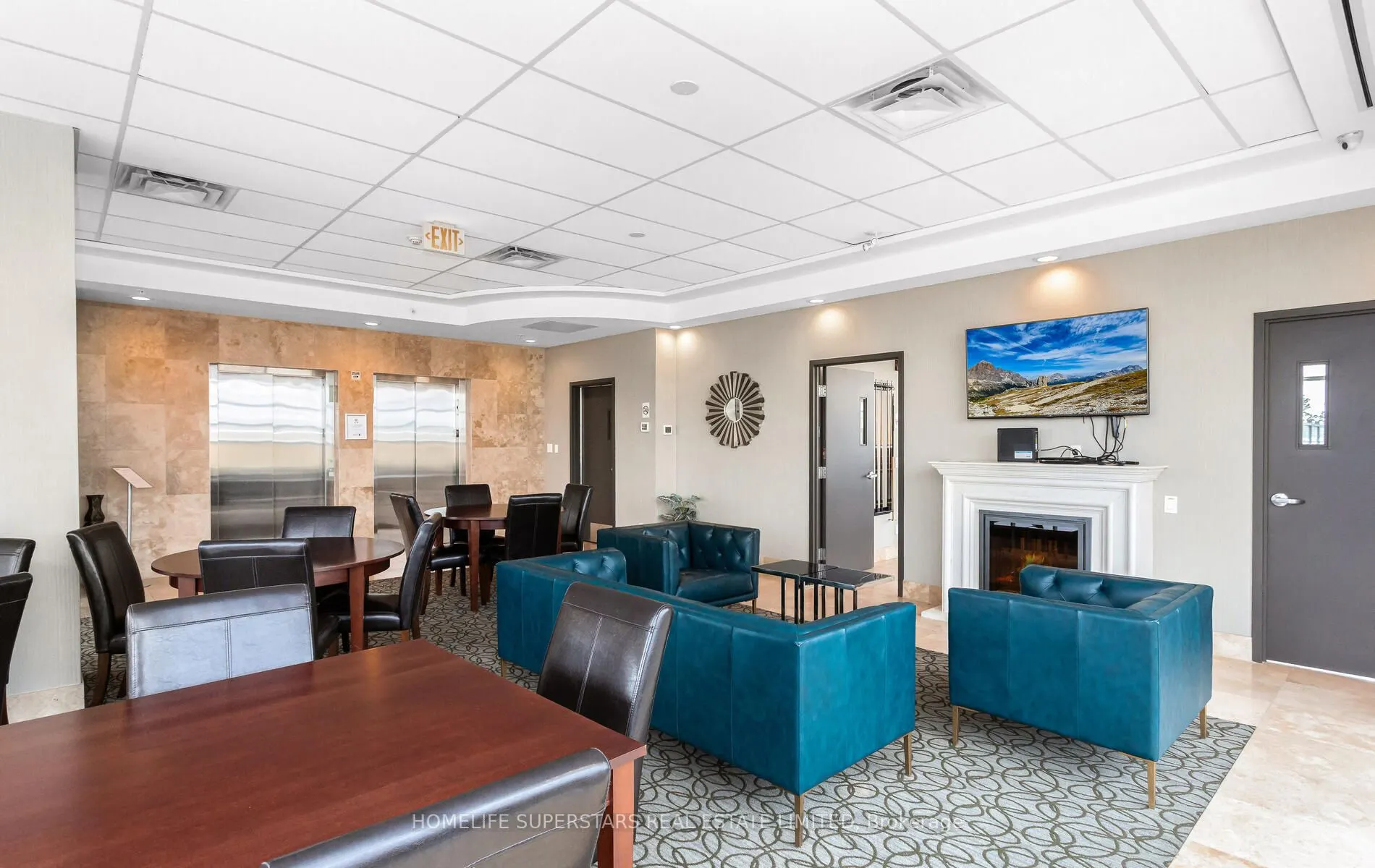 205 Lakeshore Road W, #302