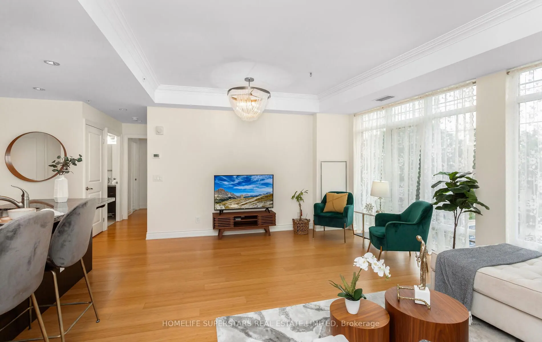 205 Lakeshore Road W, #302