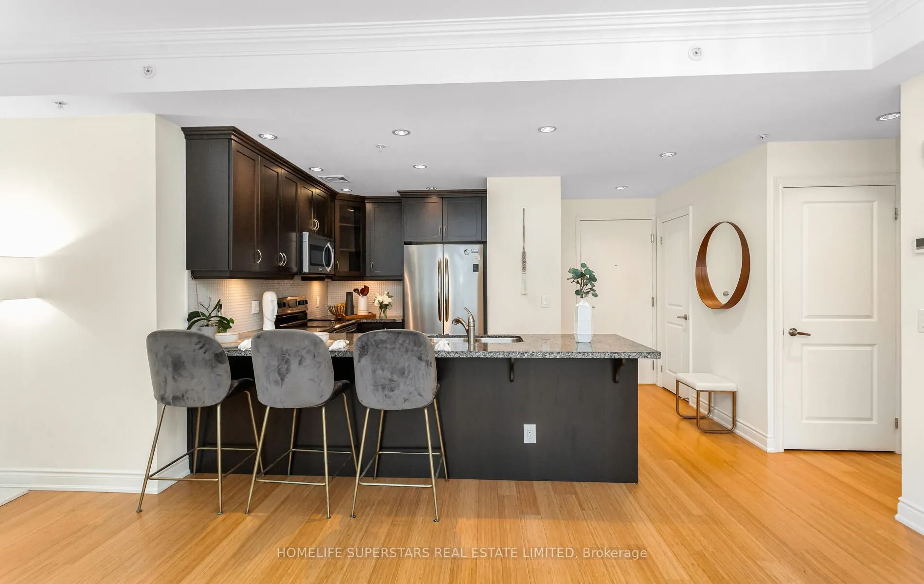 205 Lakeshore Road W, #302