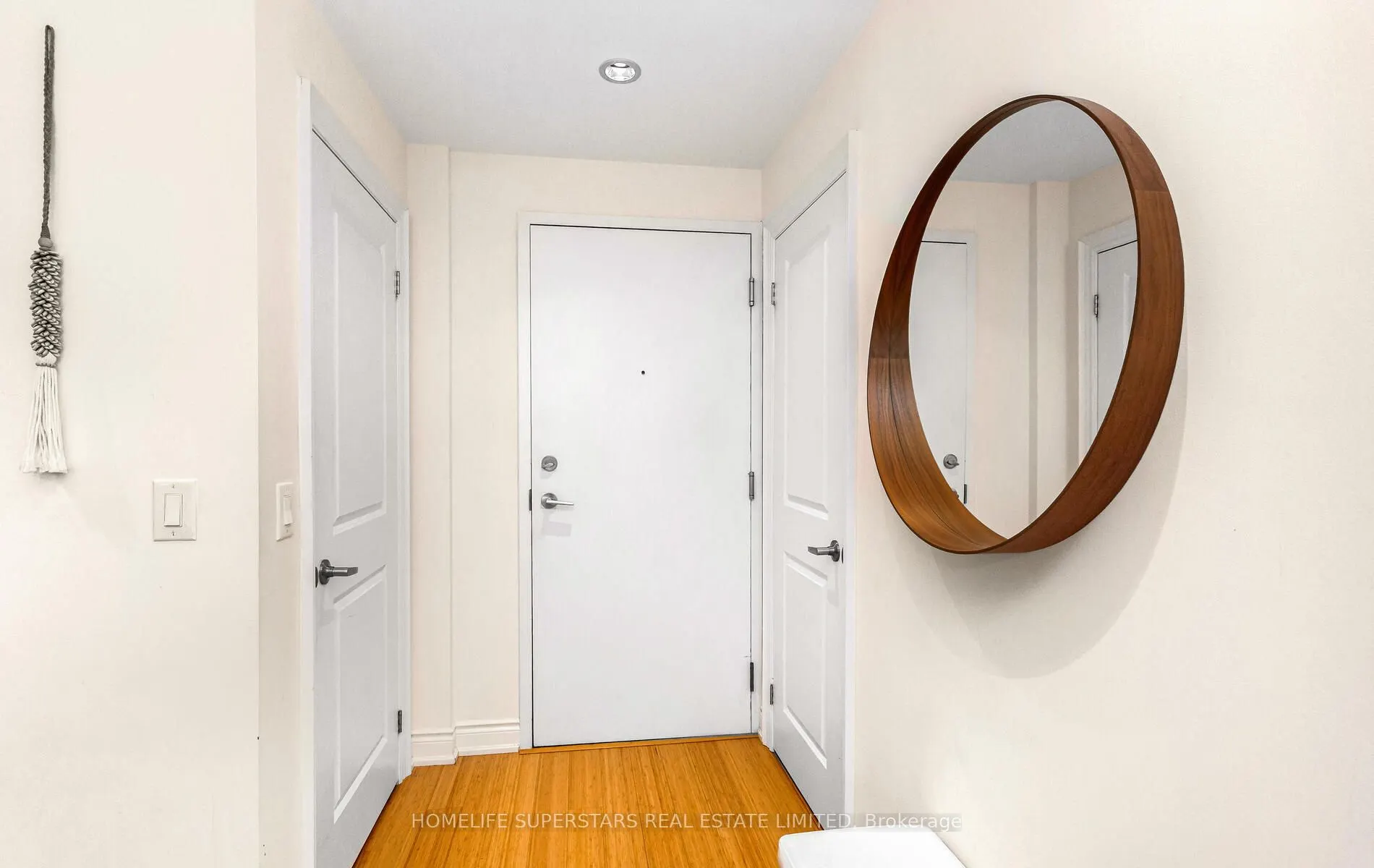 205 Lakeshore Road W, #302