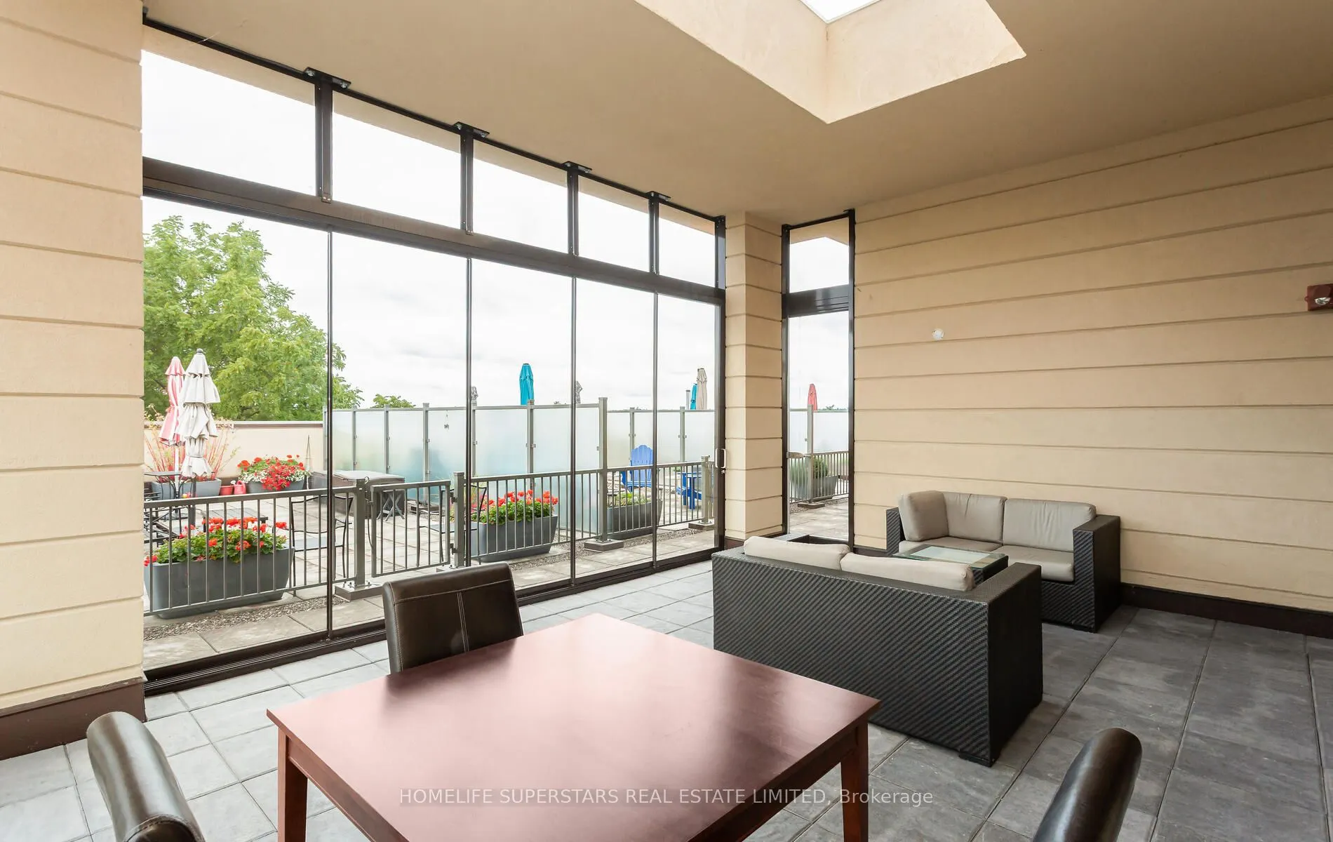 205 Lakeshore Road W, #302