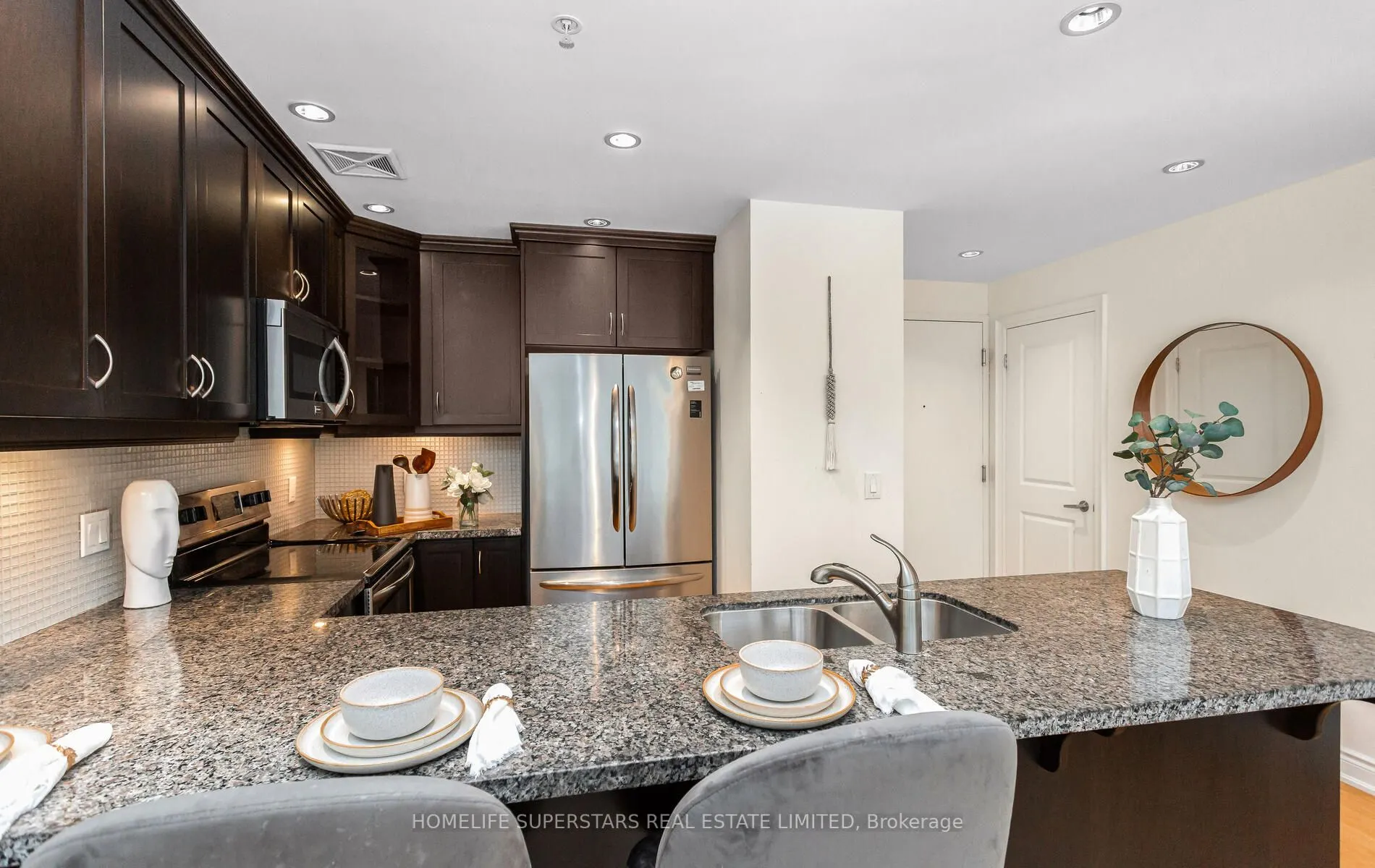 205 Lakeshore Road W, #302