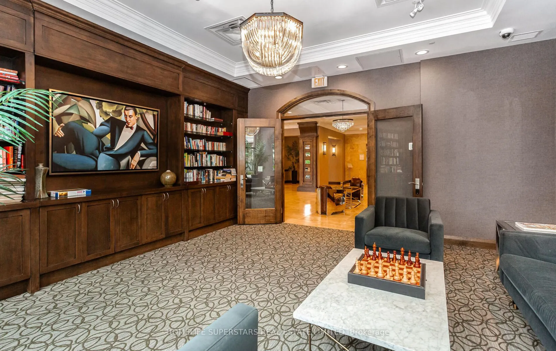205 Lakeshore Road W, #302