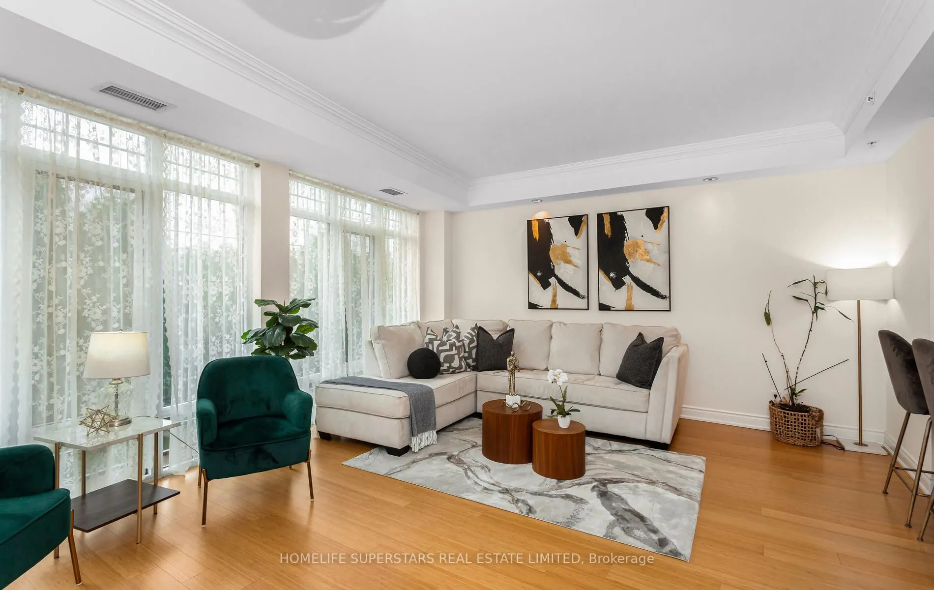 205 Lakeshore Road W, #302