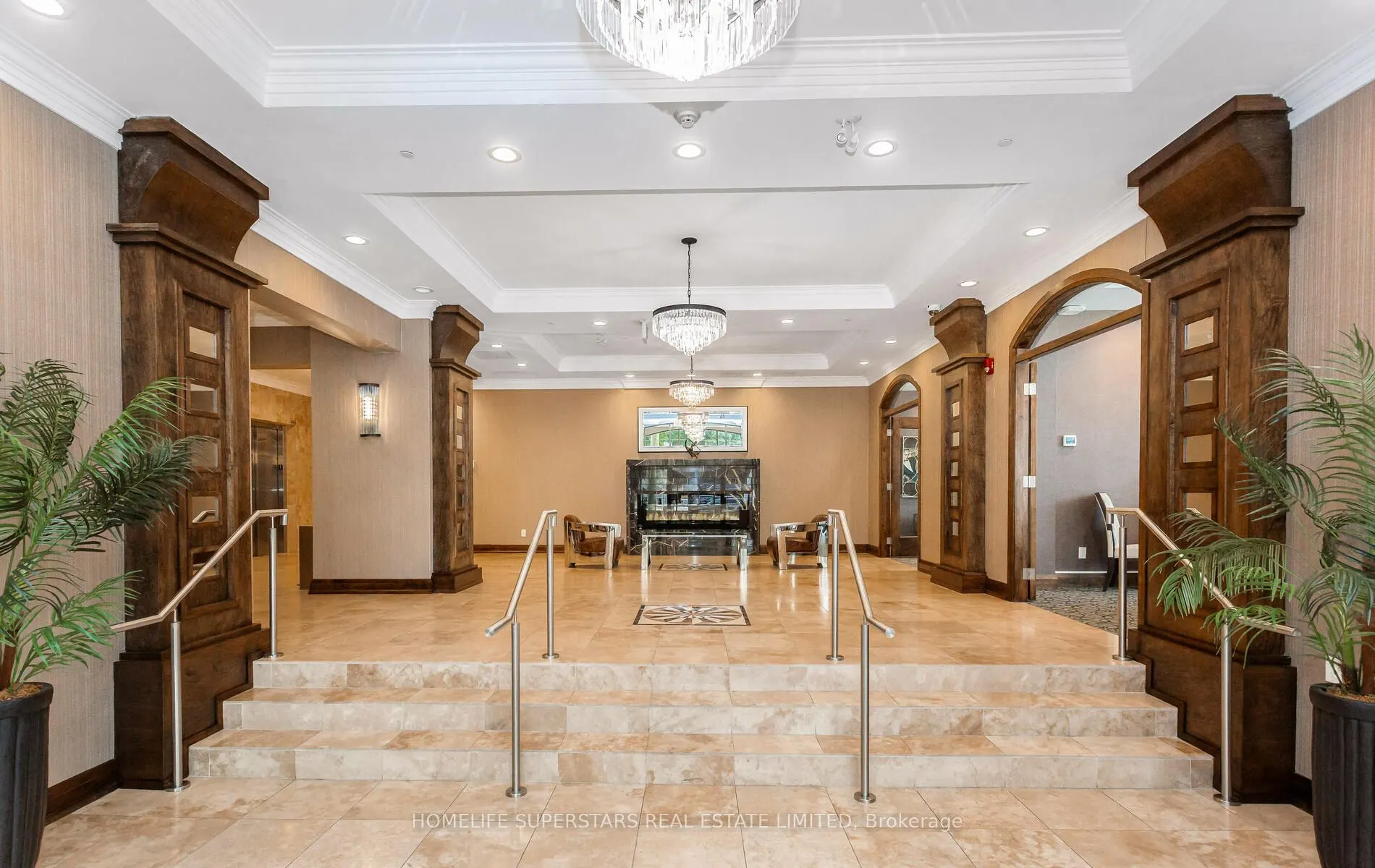 205 Lakeshore Road W, #302