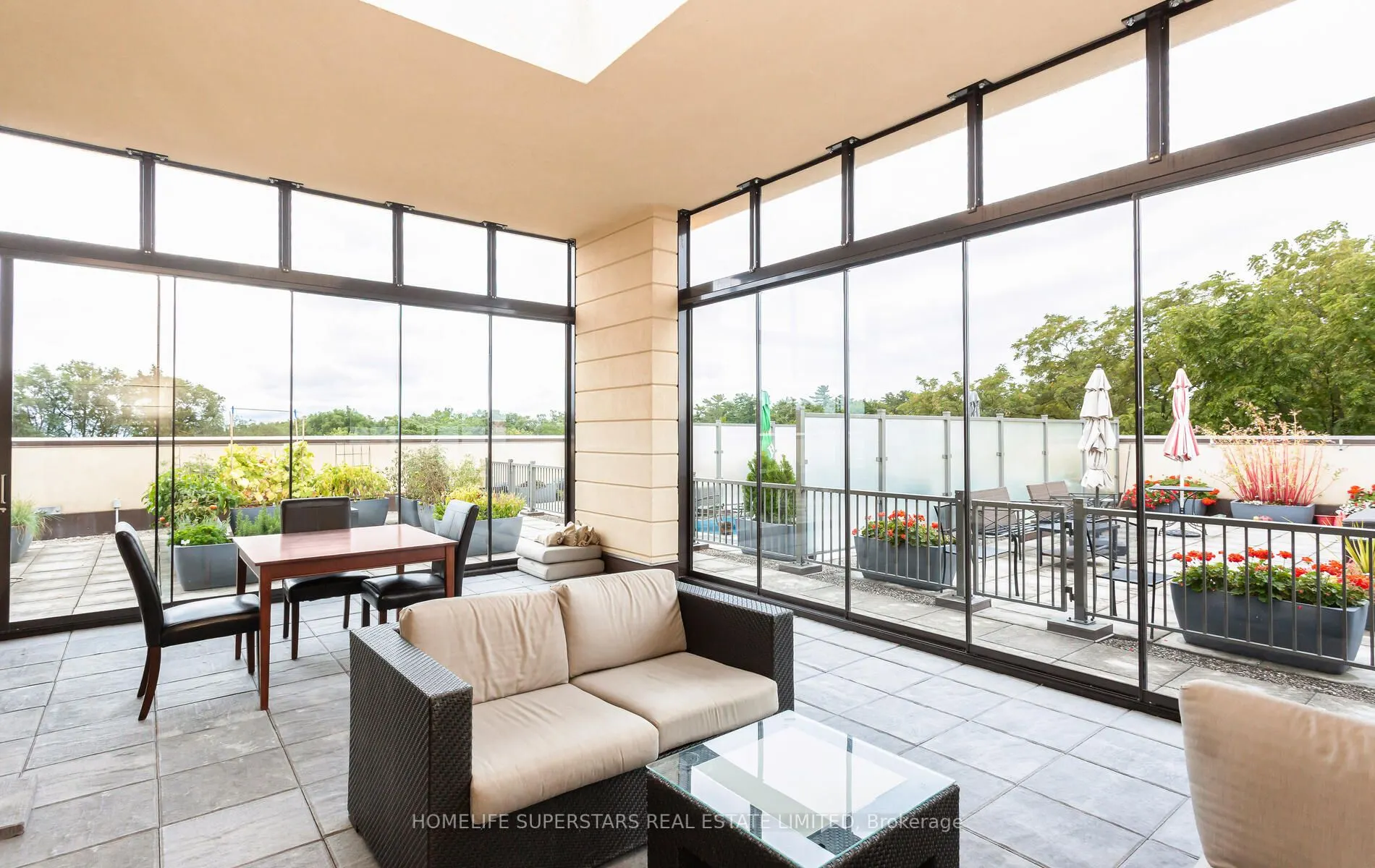 205 Lakeshore Road W, #302