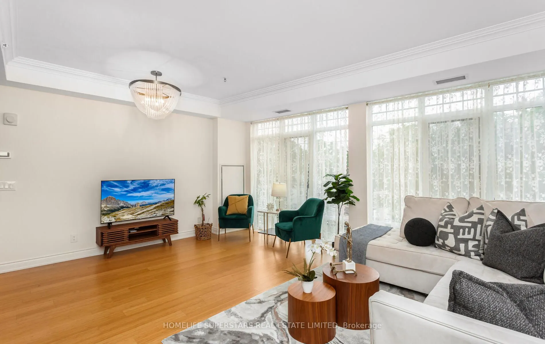 205 Lakeshore Road W, #302