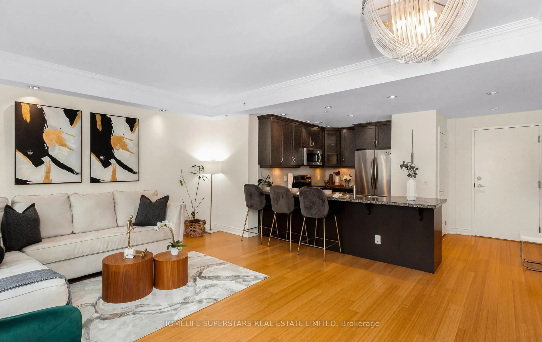205 Lakeshore Road W, #302