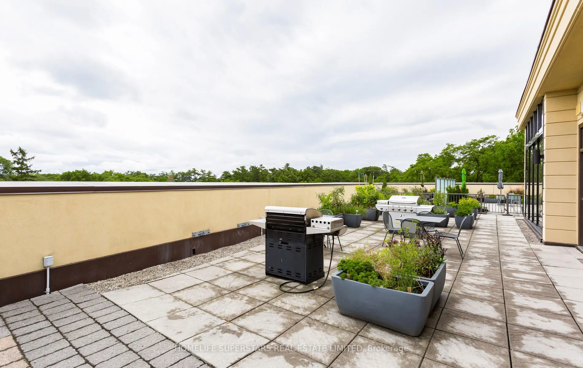 205 Lakeshore Road W, #302