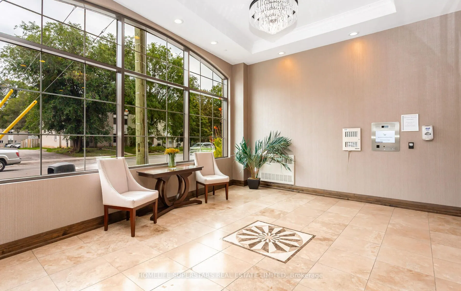 205 Lakeshore Road W, #302