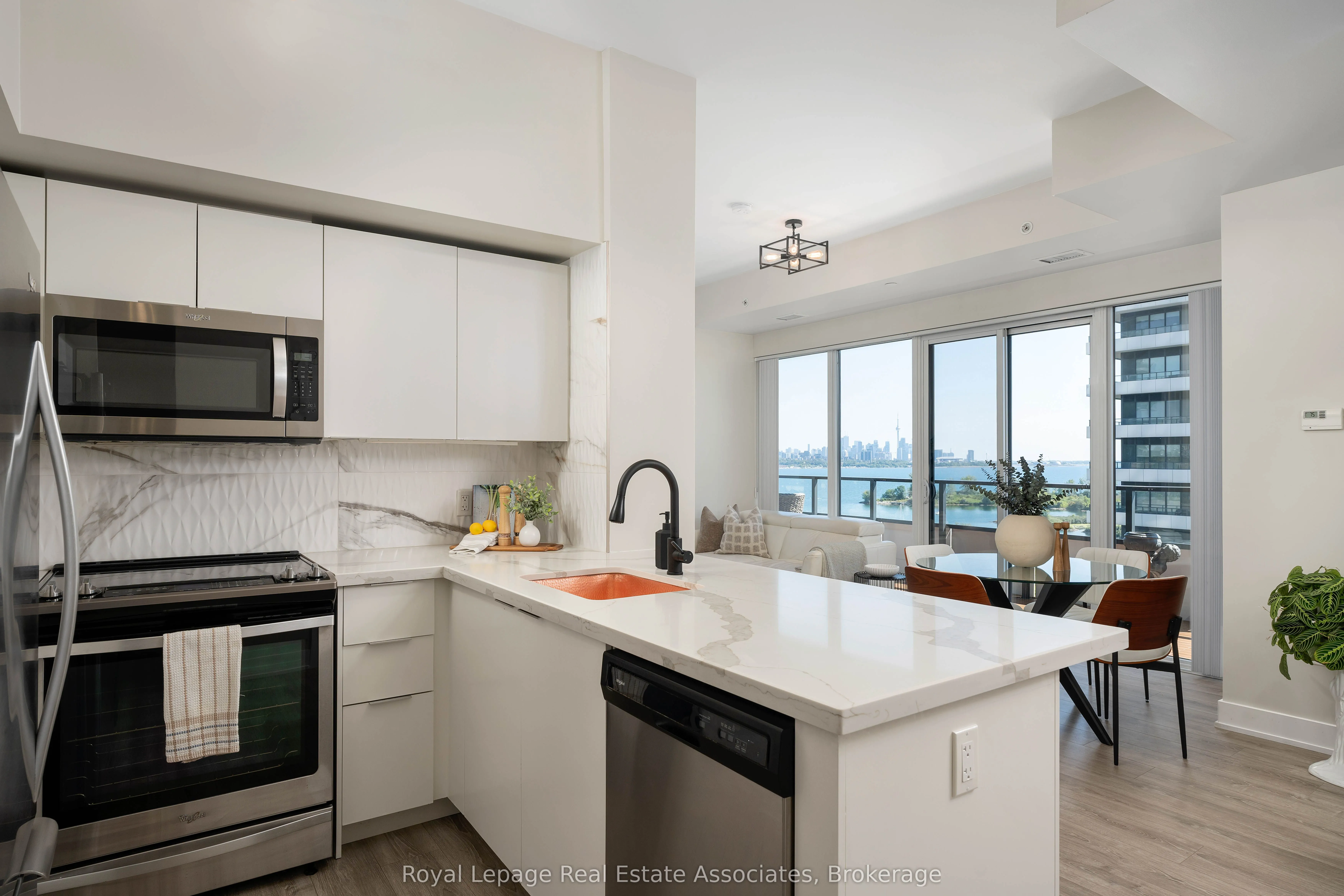 30 Shore Breeze Drive, #916