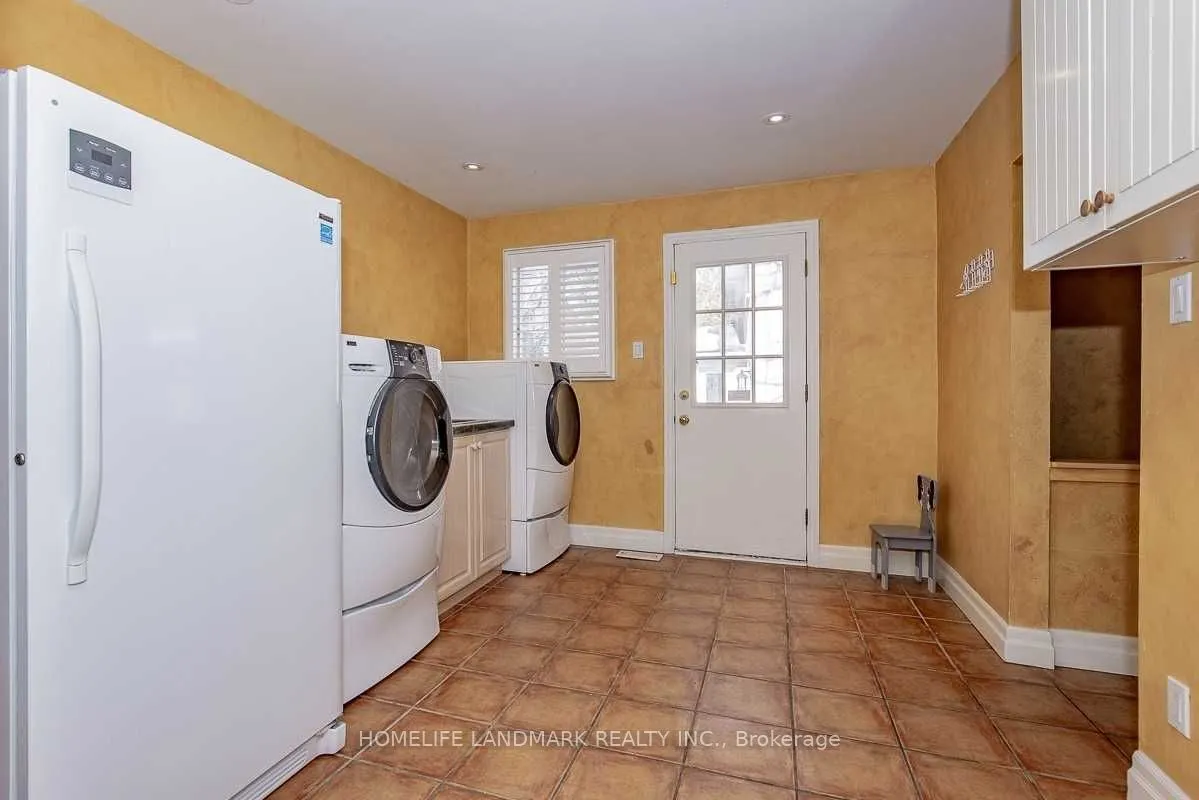 2301 Bennington Gate