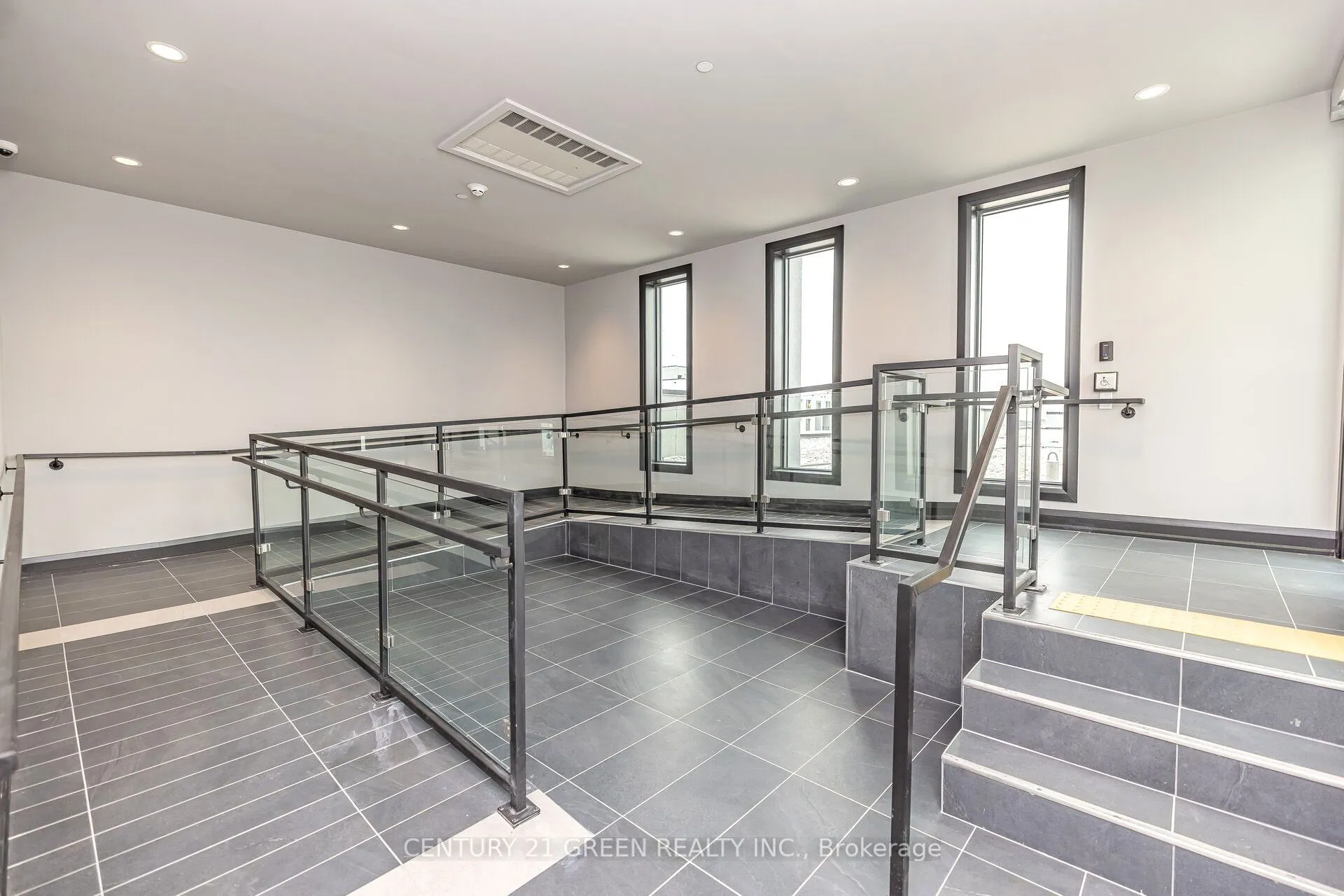 95 Dundas Street W, #503