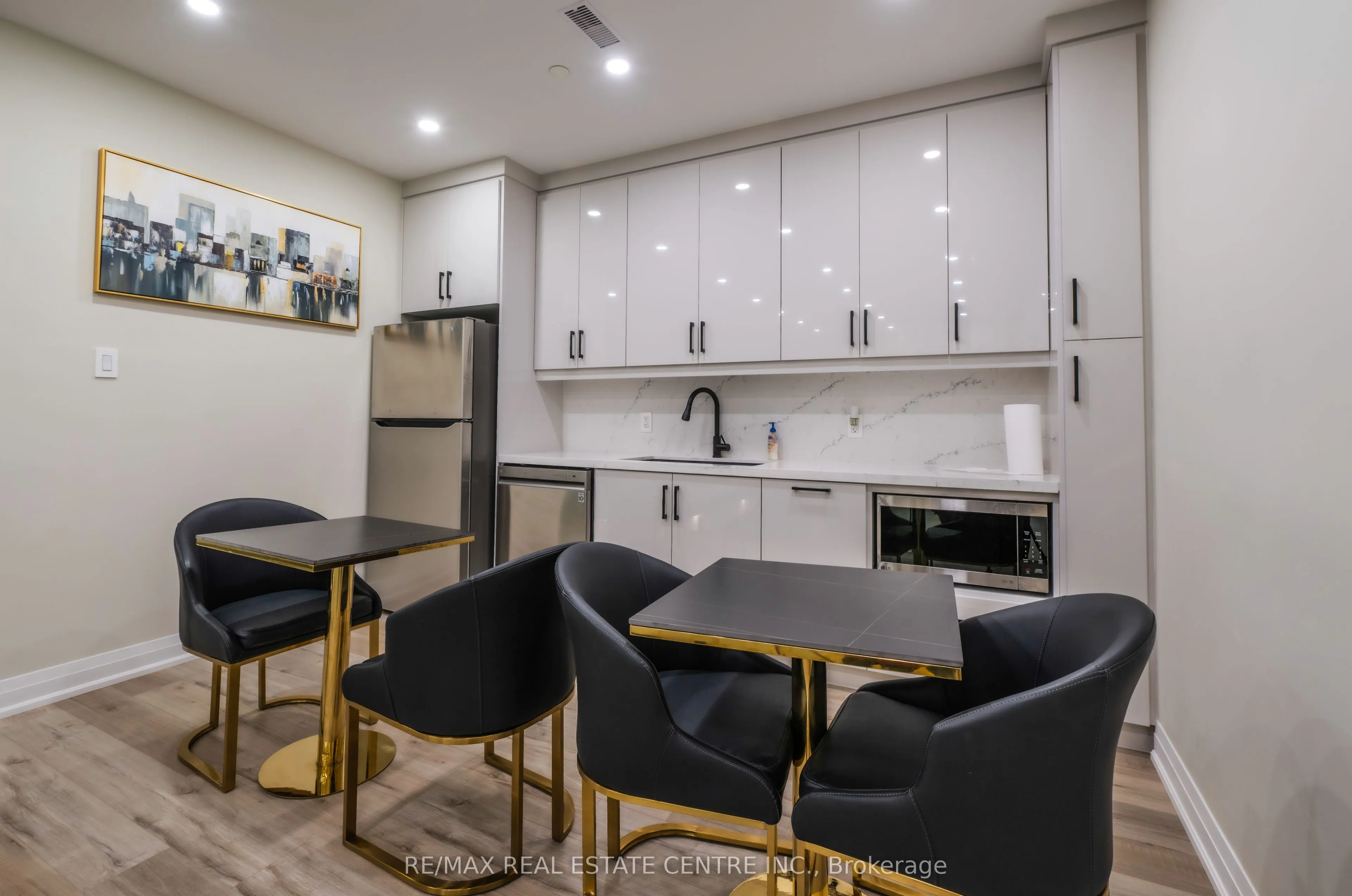 2131 Williams Parkway, #20