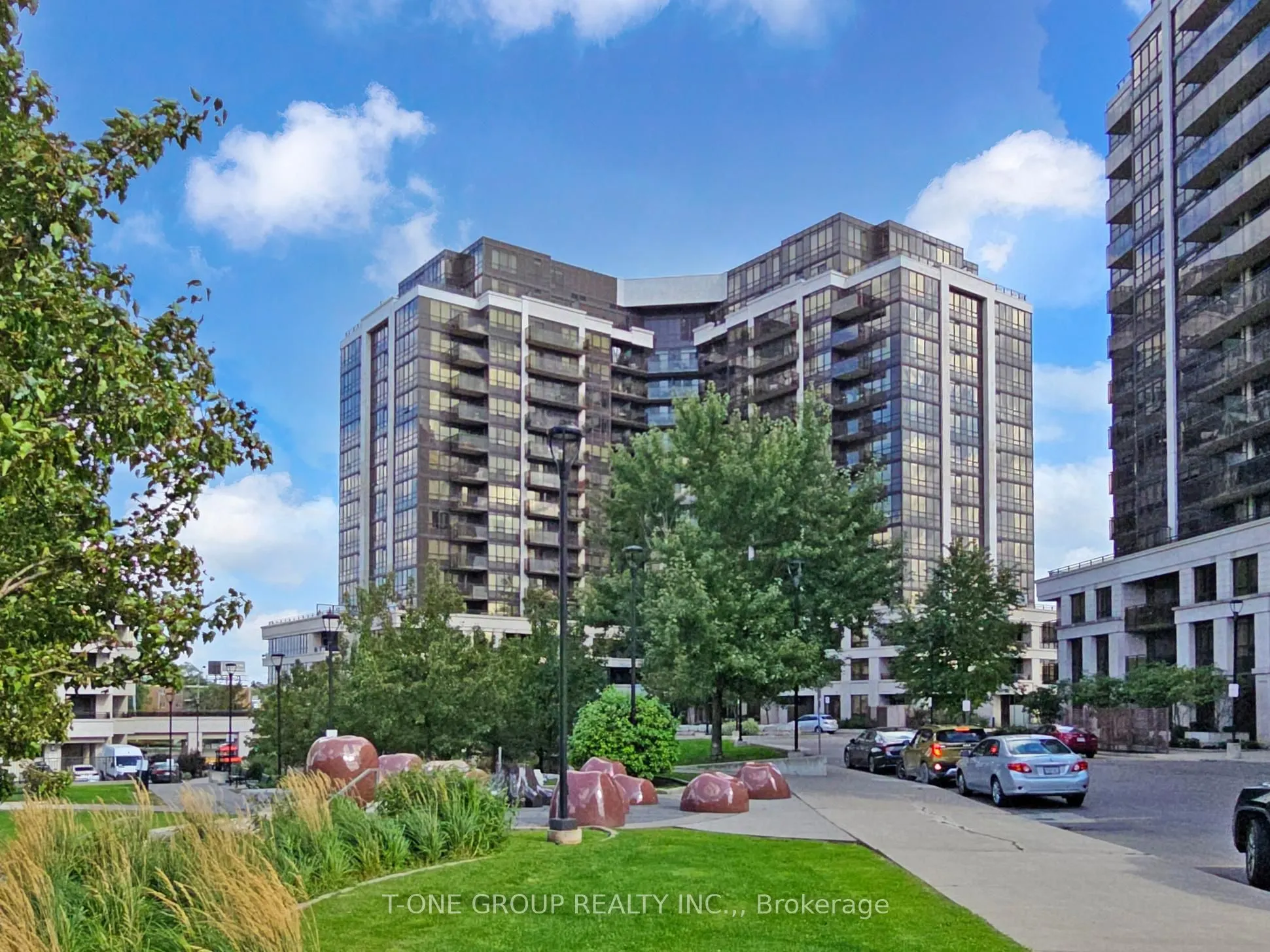 1060 Sheppard Avenue, #311