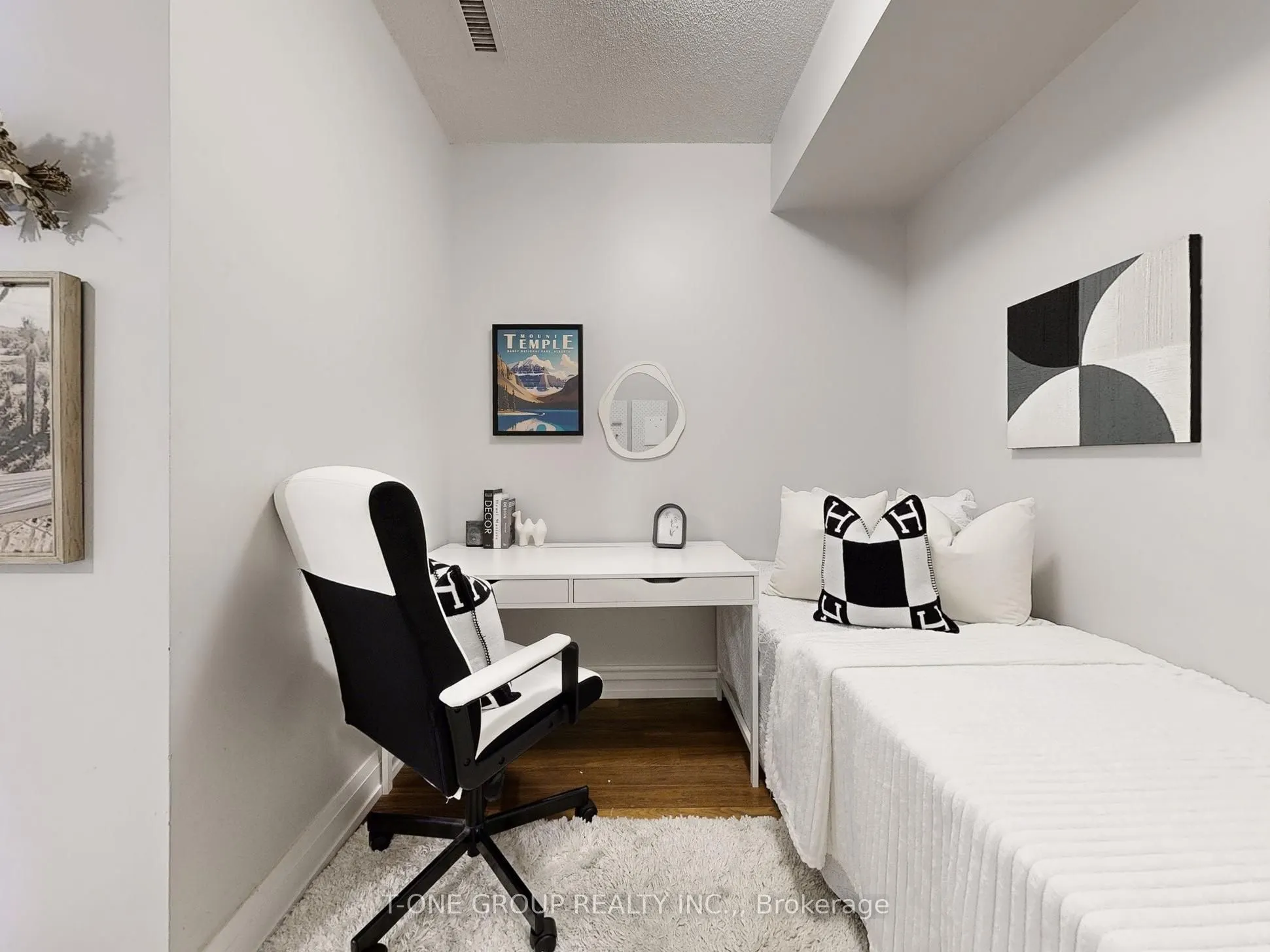1060 Sheppard Avenue, #311