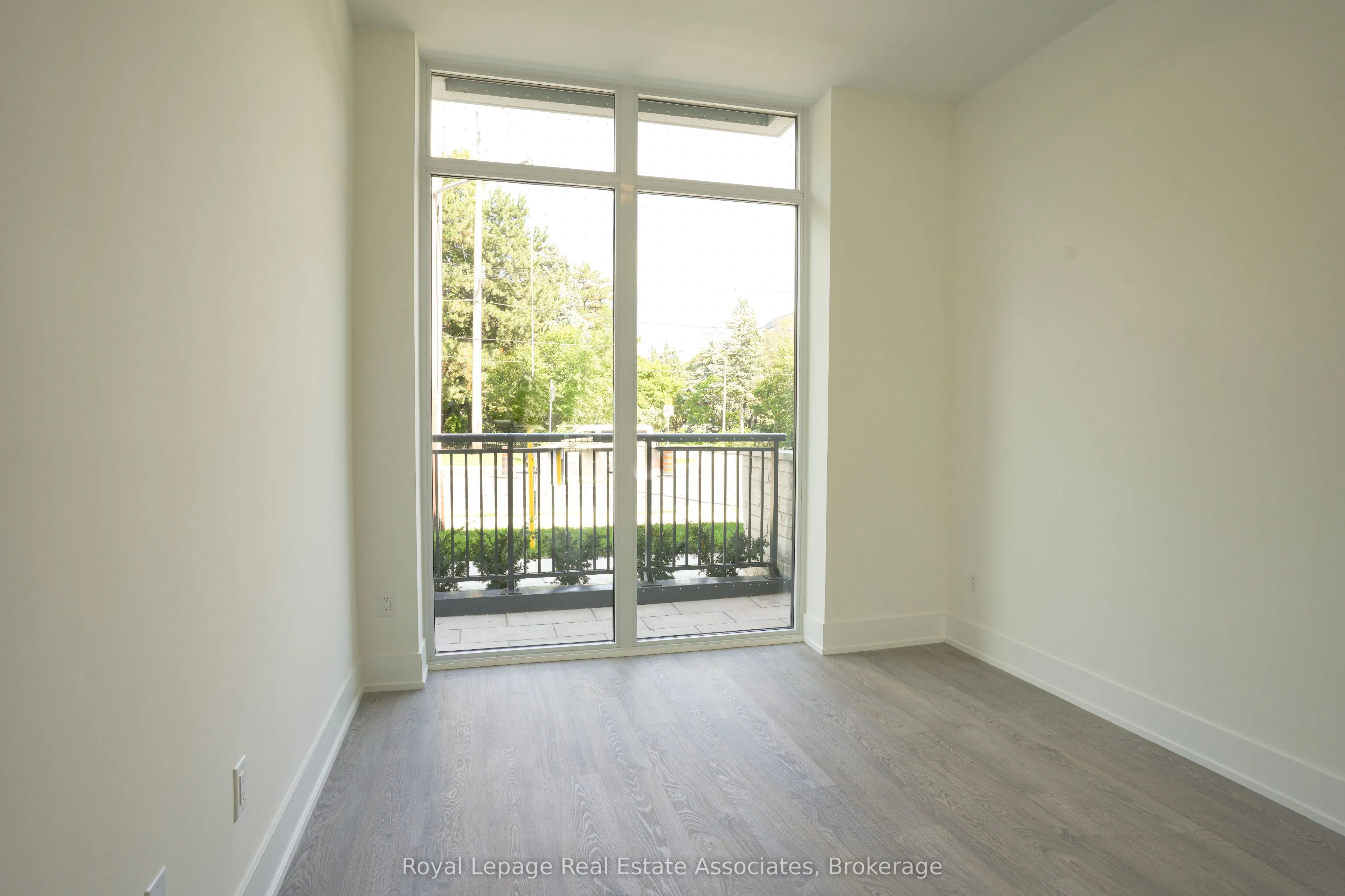 255 The Kingsway, #105