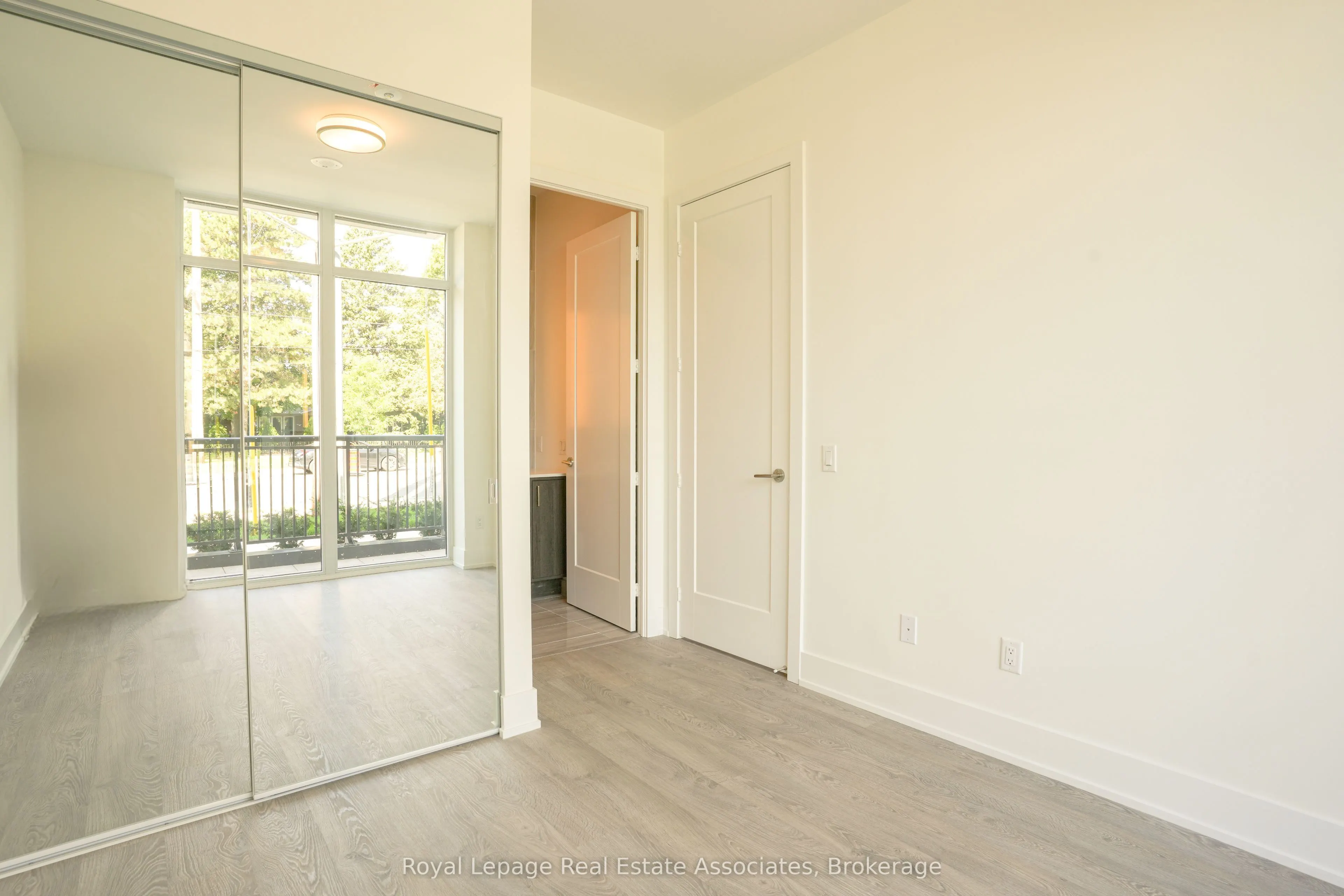 255 The Kingsway, #105