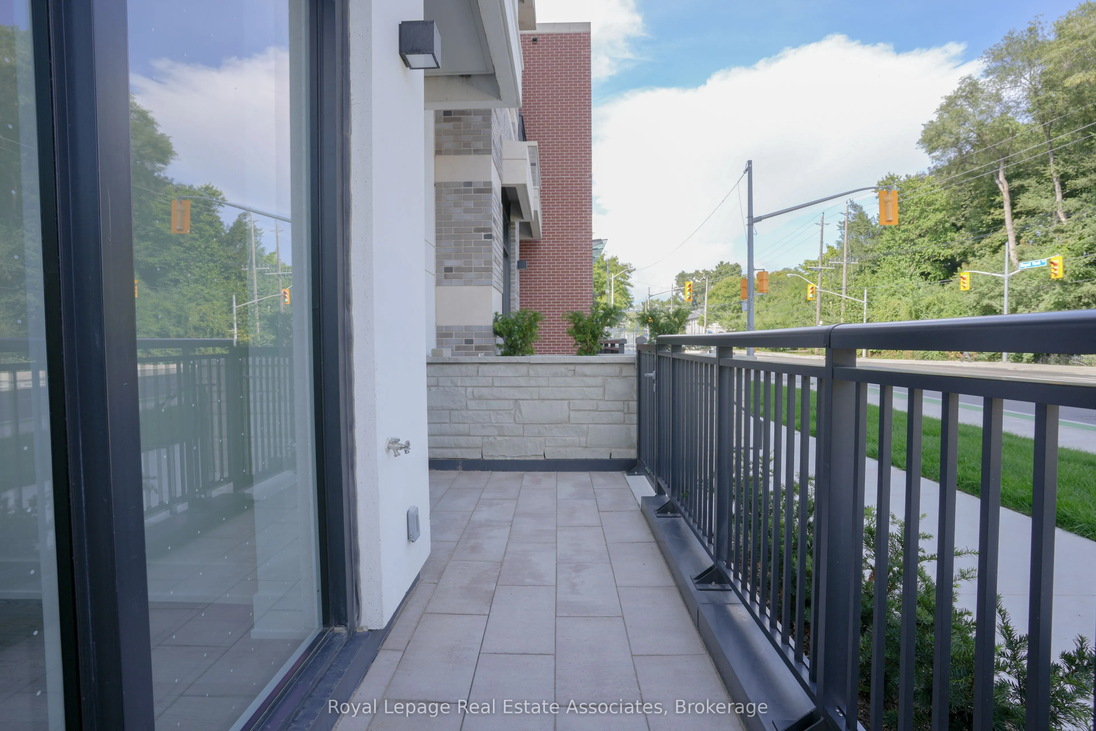 255 The Kingsway, #105