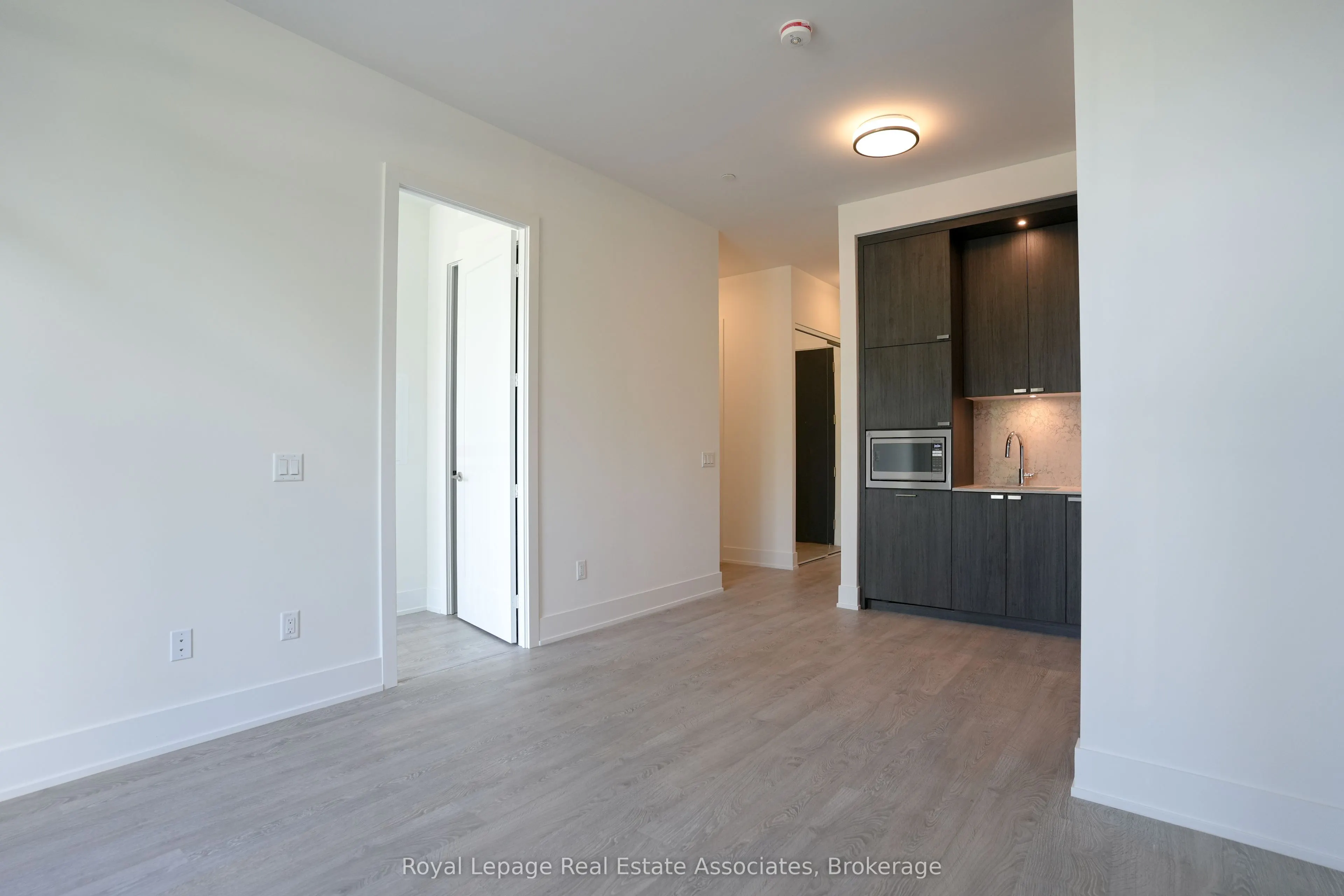 255 The Kingsway, #105