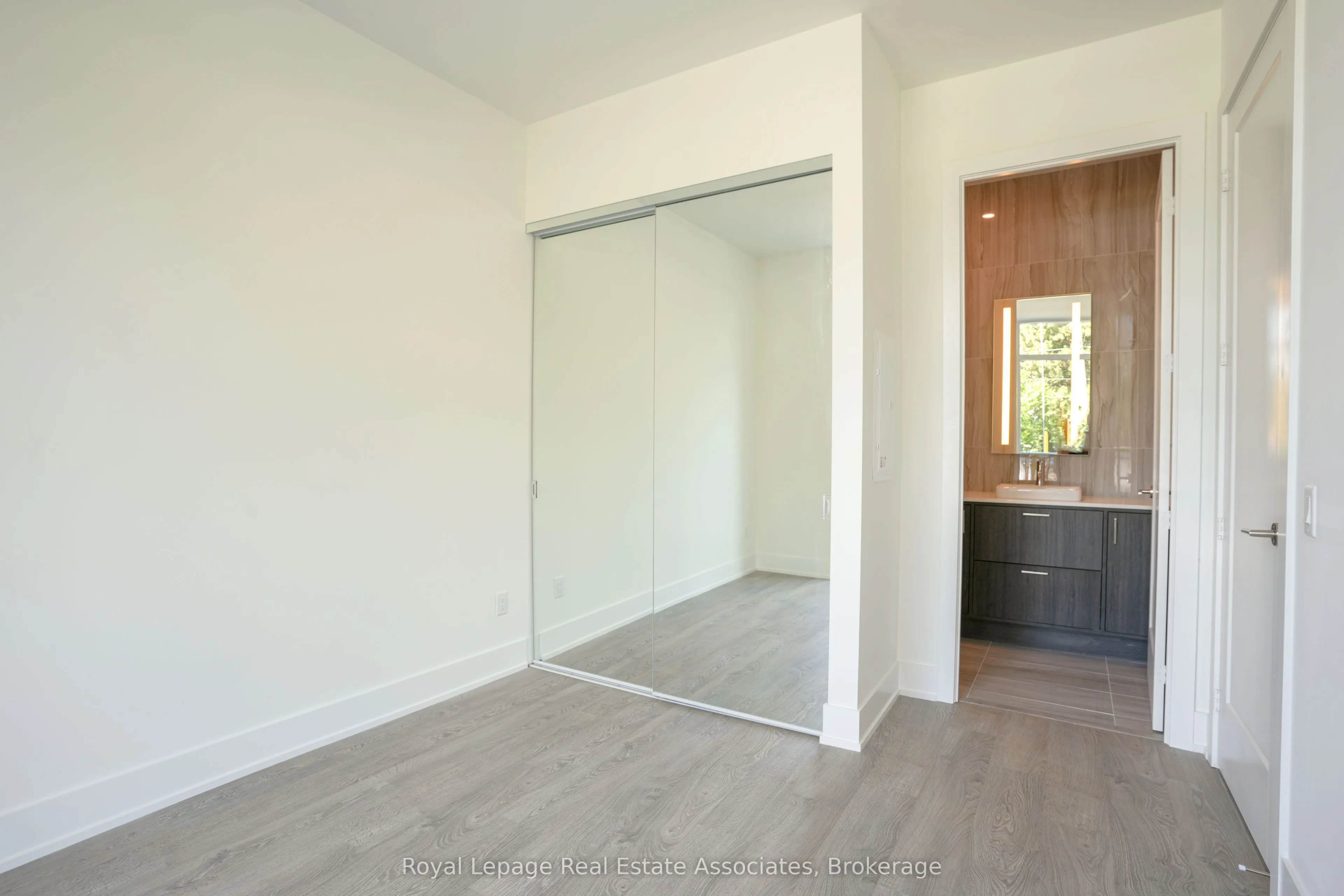 255 The Kingsway, #105